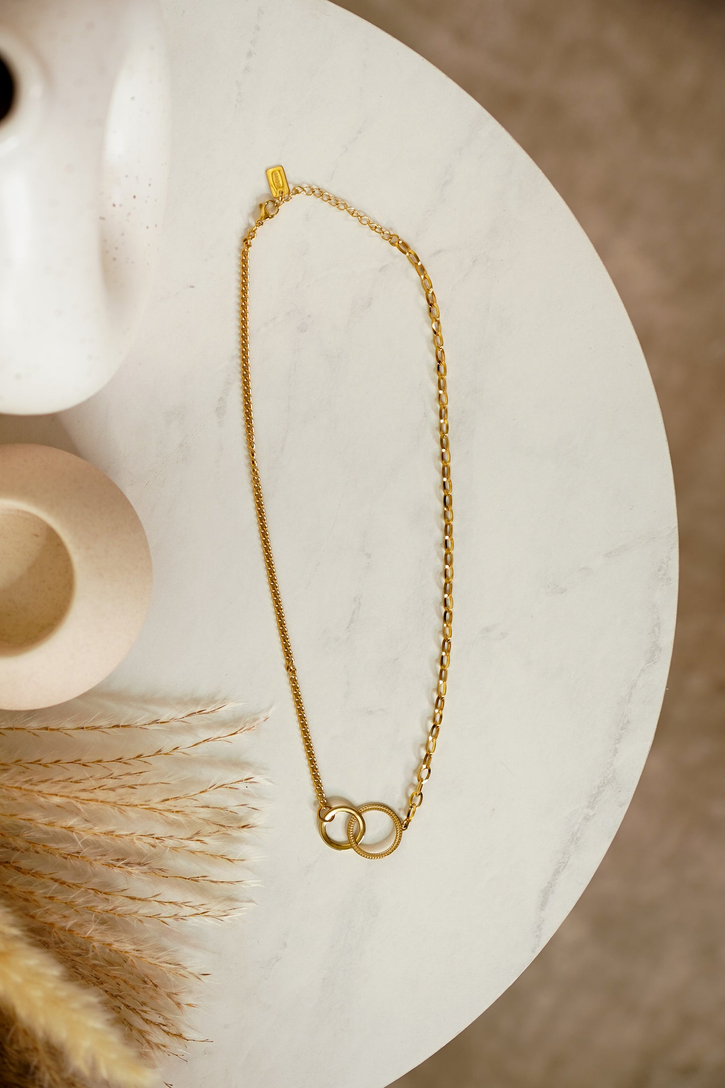 Olive Textured Circle Necklace In Gold