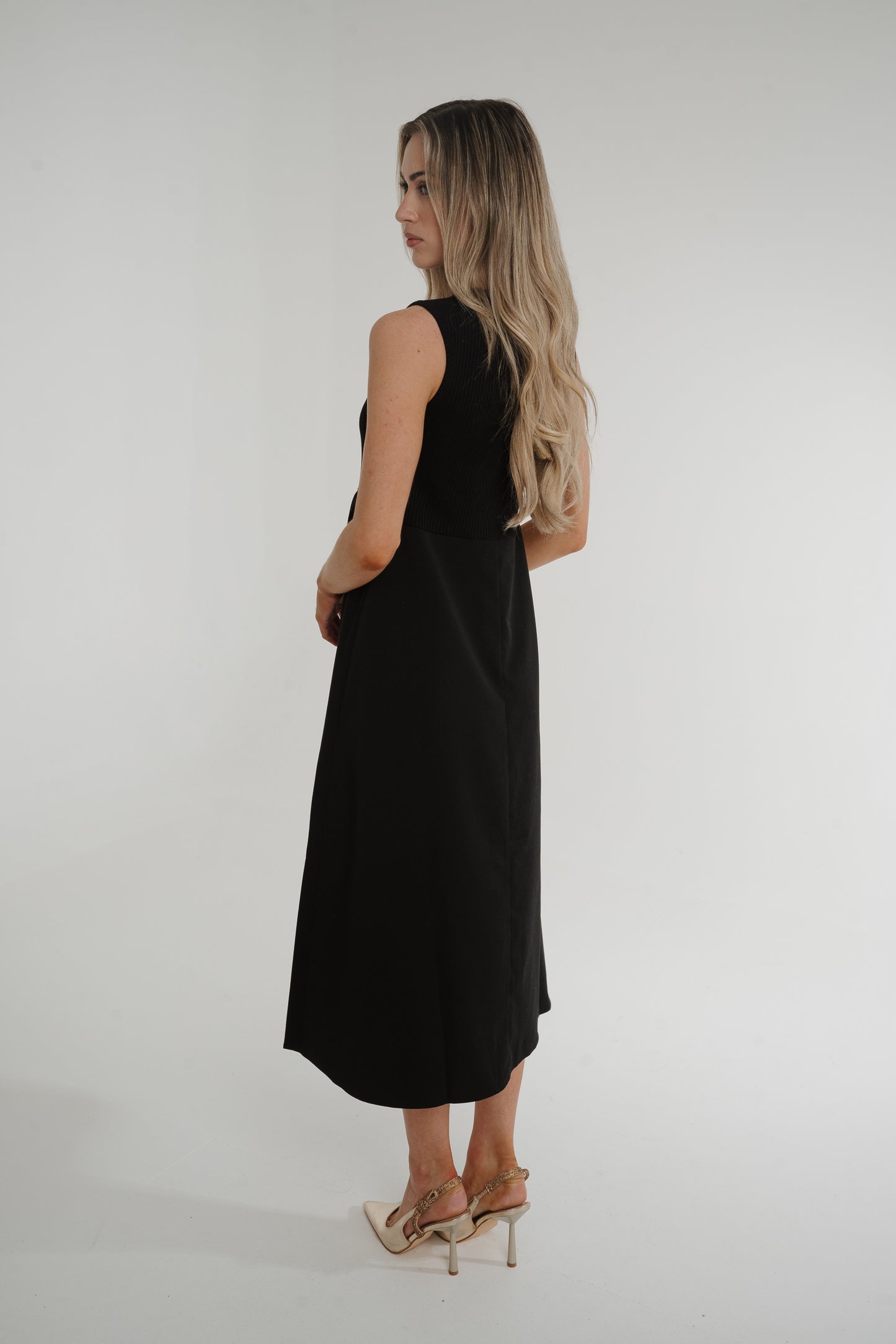Jasmine Sleeveless Midi Dress In Black