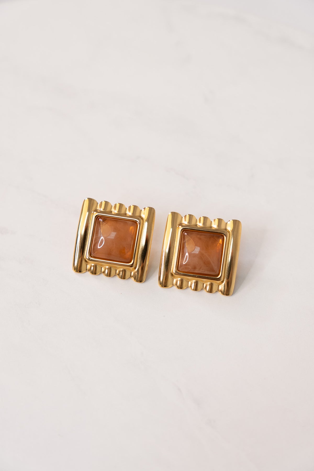 Olive Square Taupe Stone Earrings In Gold