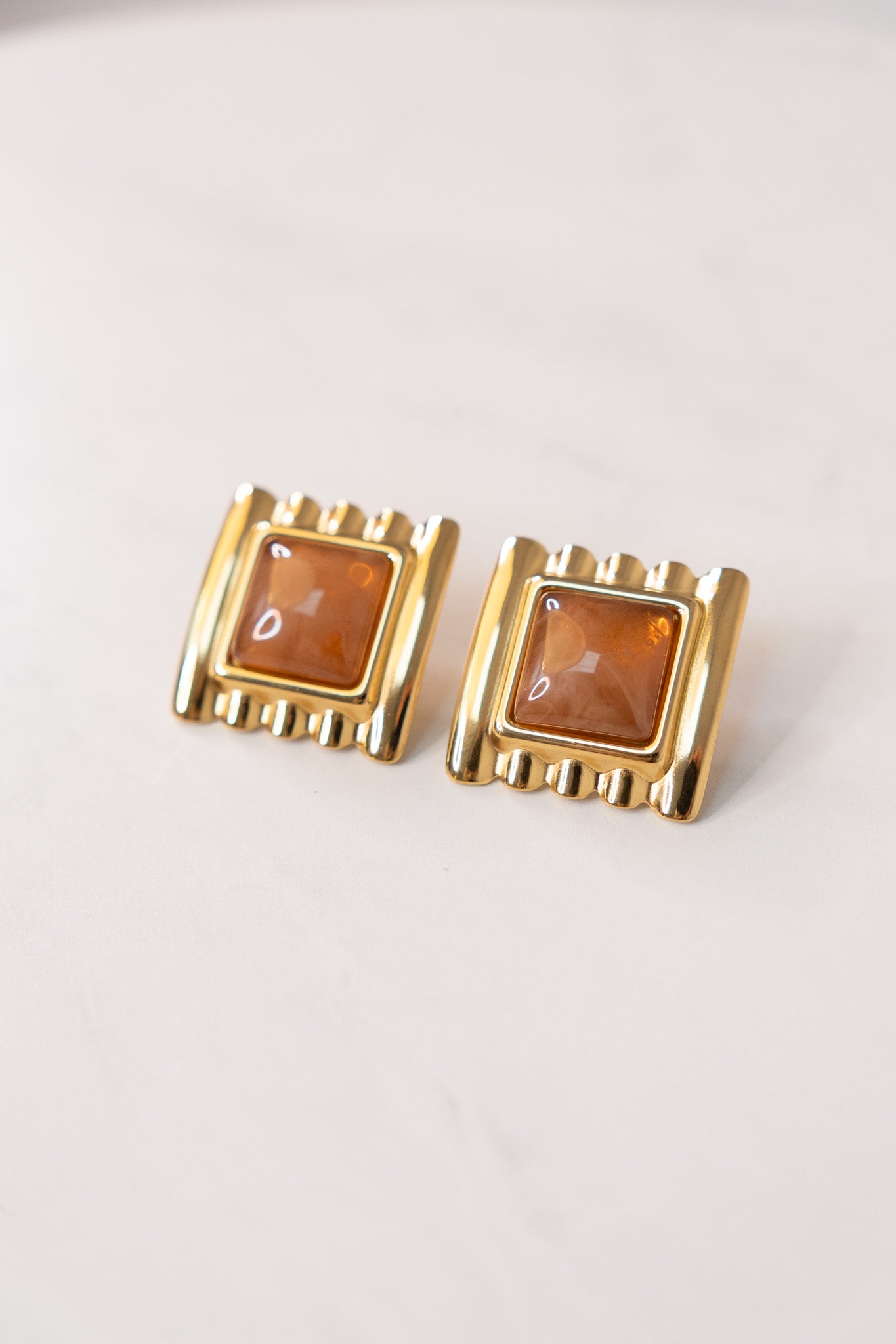 Olive Square Taupe Stone Earrings In Gold