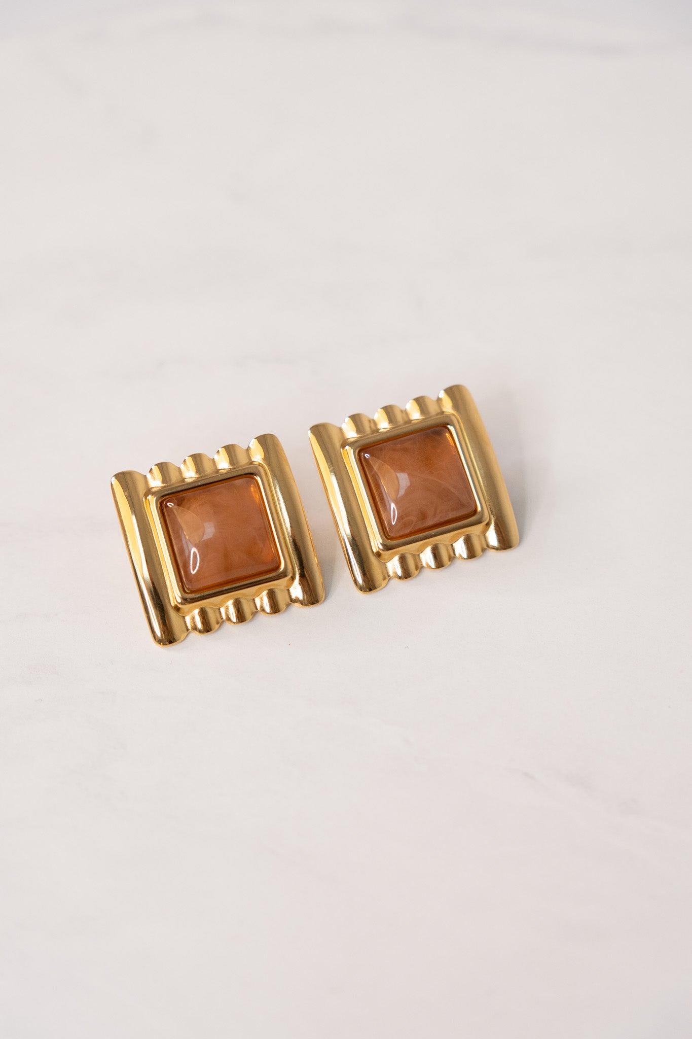 Olive Square Taupe Stone Earrings In Gold