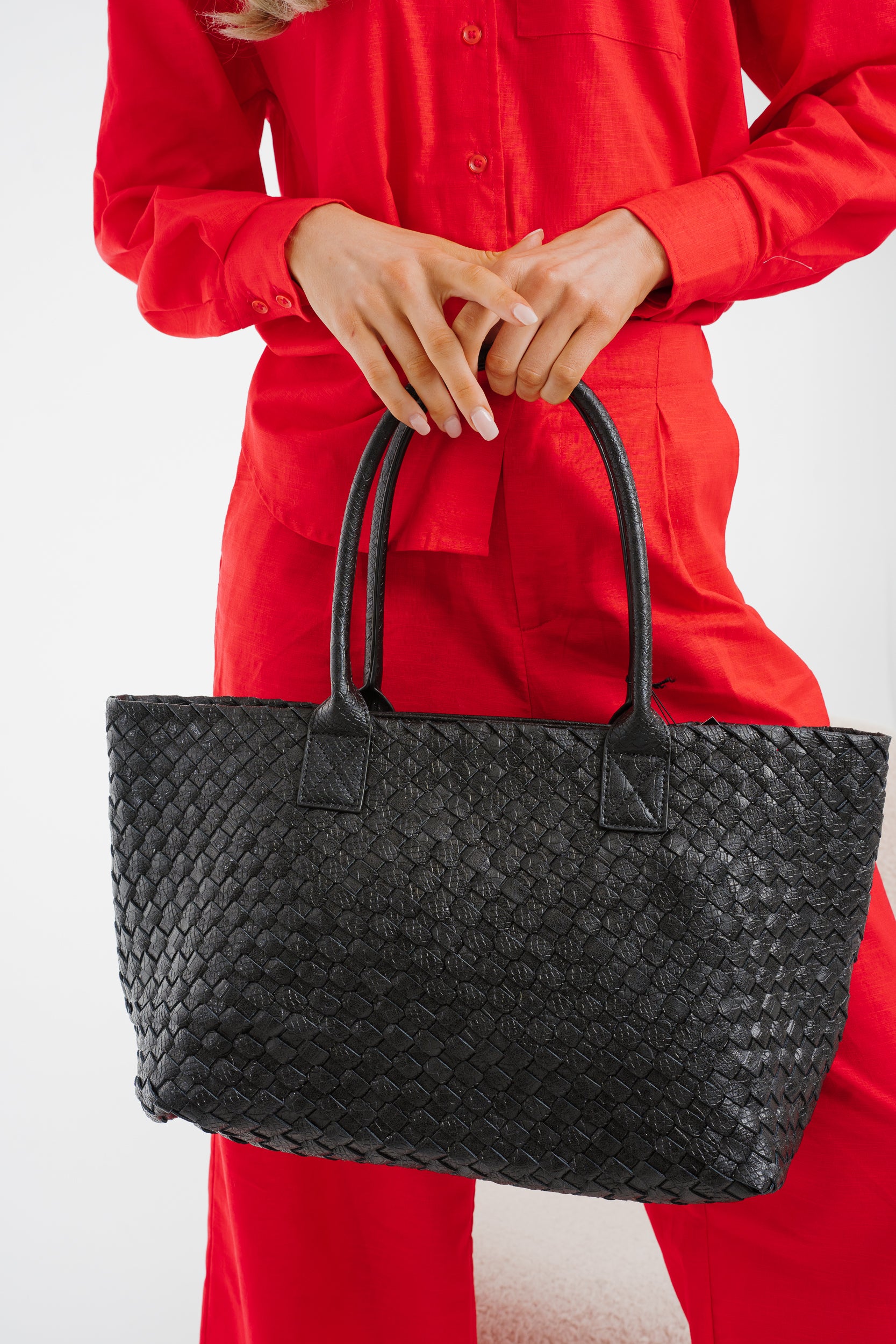 Beth Woven Tote Bag In Black The Walk in Wardrobe