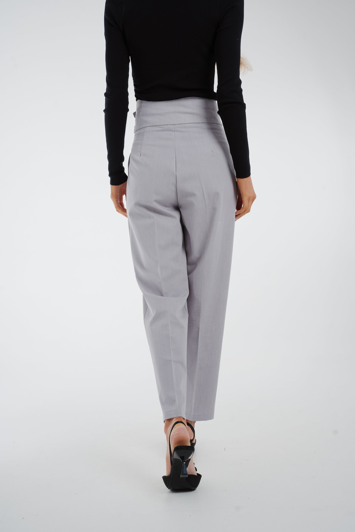 Holly Tapered Trousers In Grey