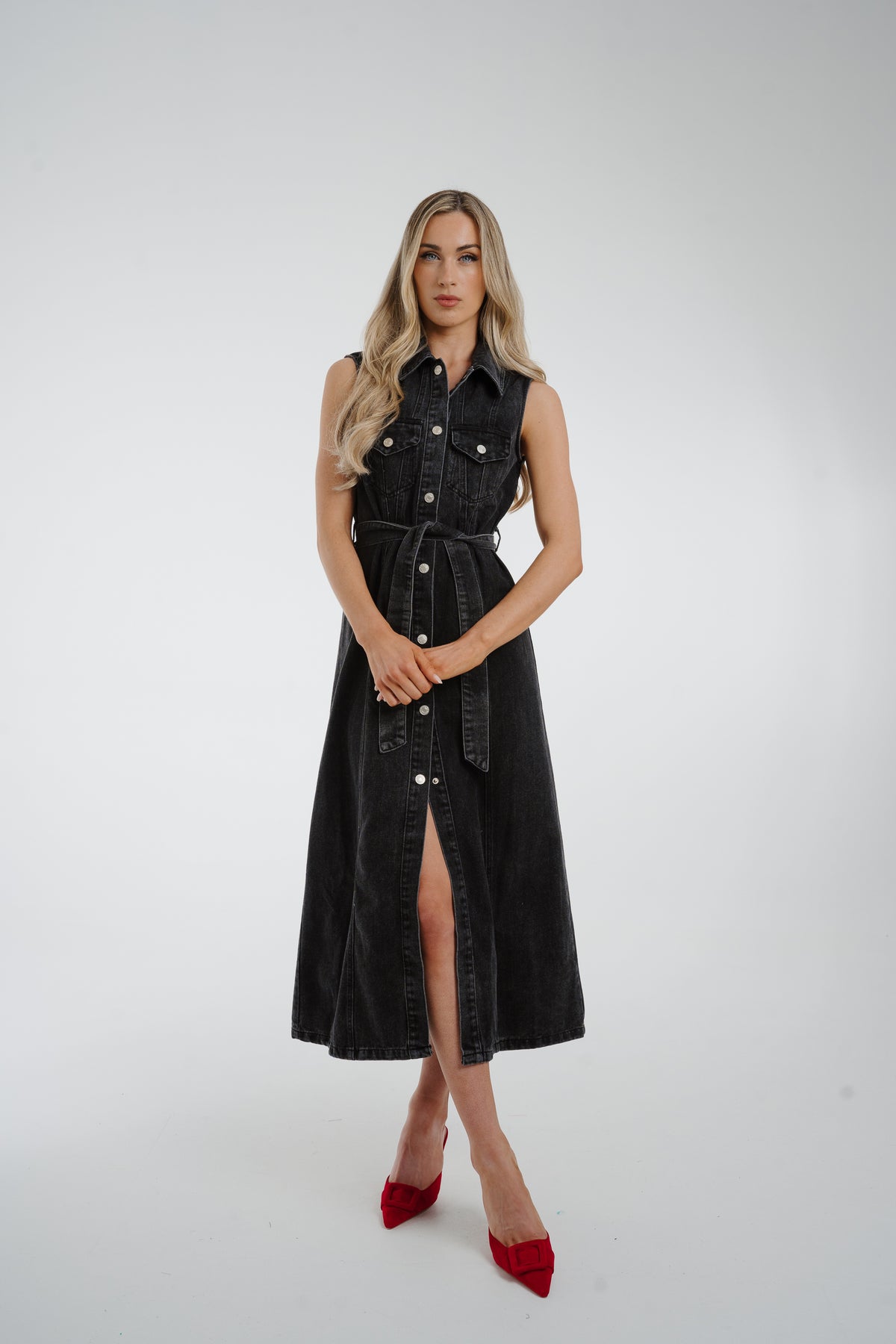 Cora Sleeveless Denim Dress In Black Wash