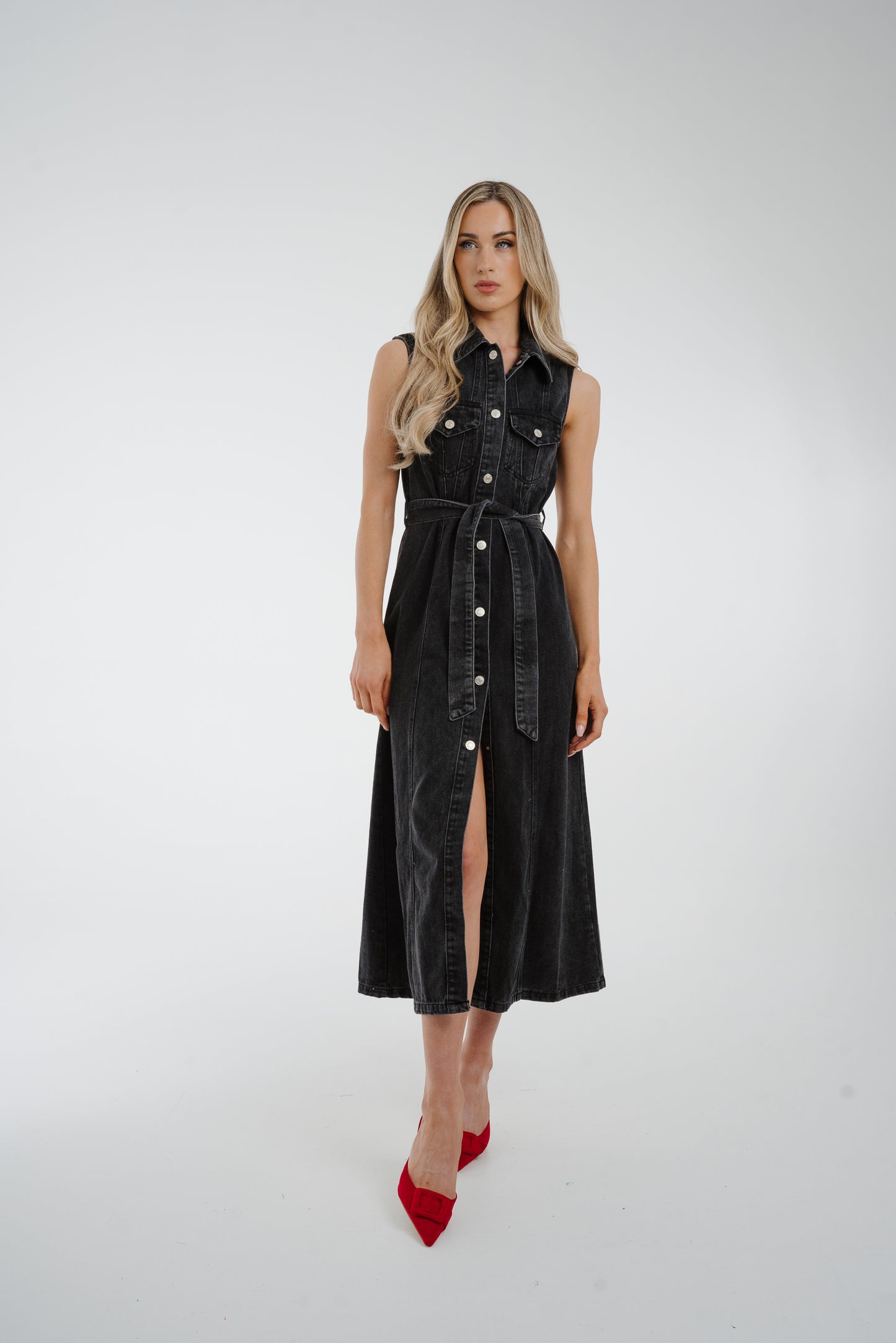 Cora Sleeveless Denim Dress In Black Wash