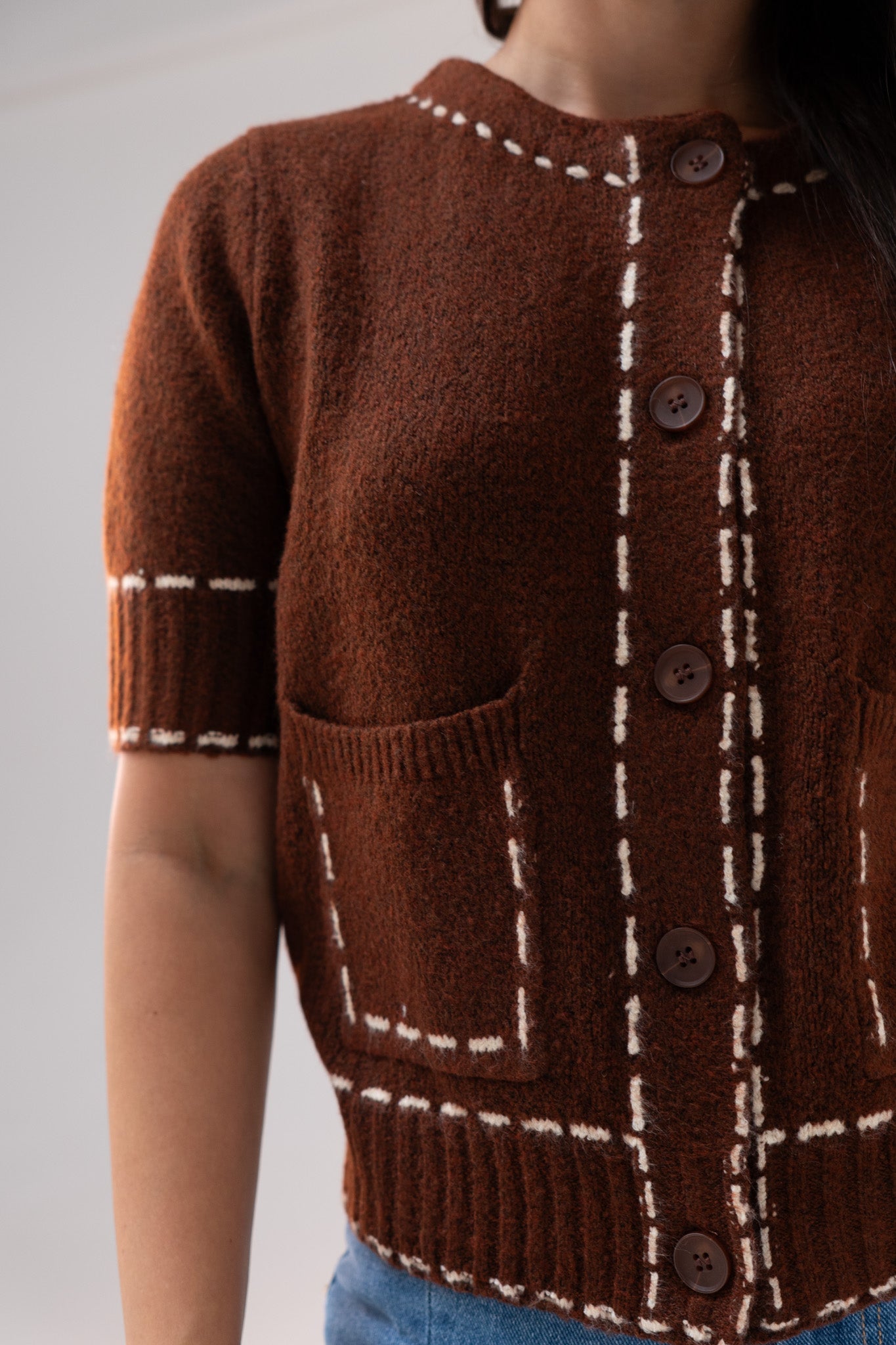 Daisy Contrast Stitch Cardigan In Chocolate