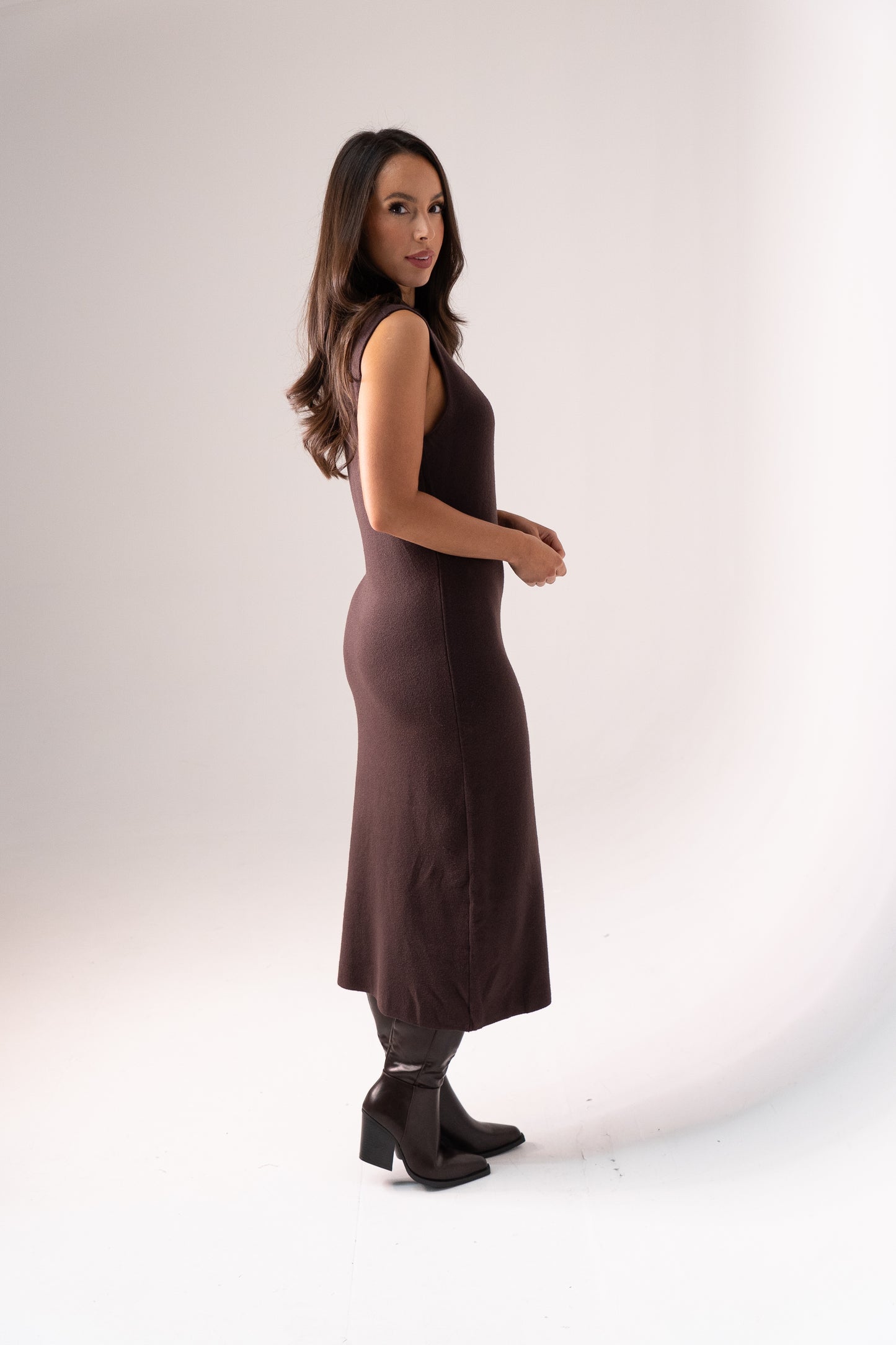 Ella Sleeveless Knit Dress In Chocolate