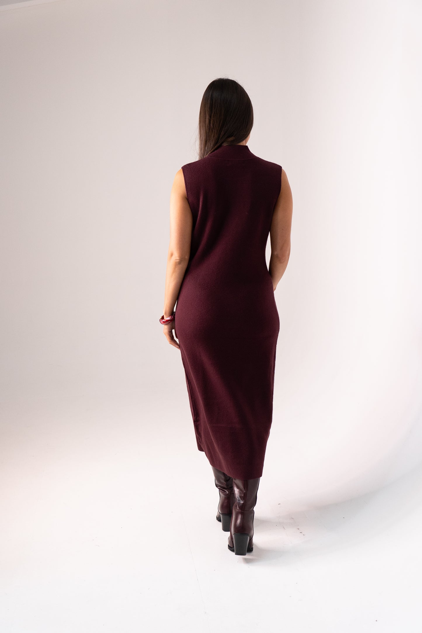 Ella Sleeveless Knit Dress In Wine