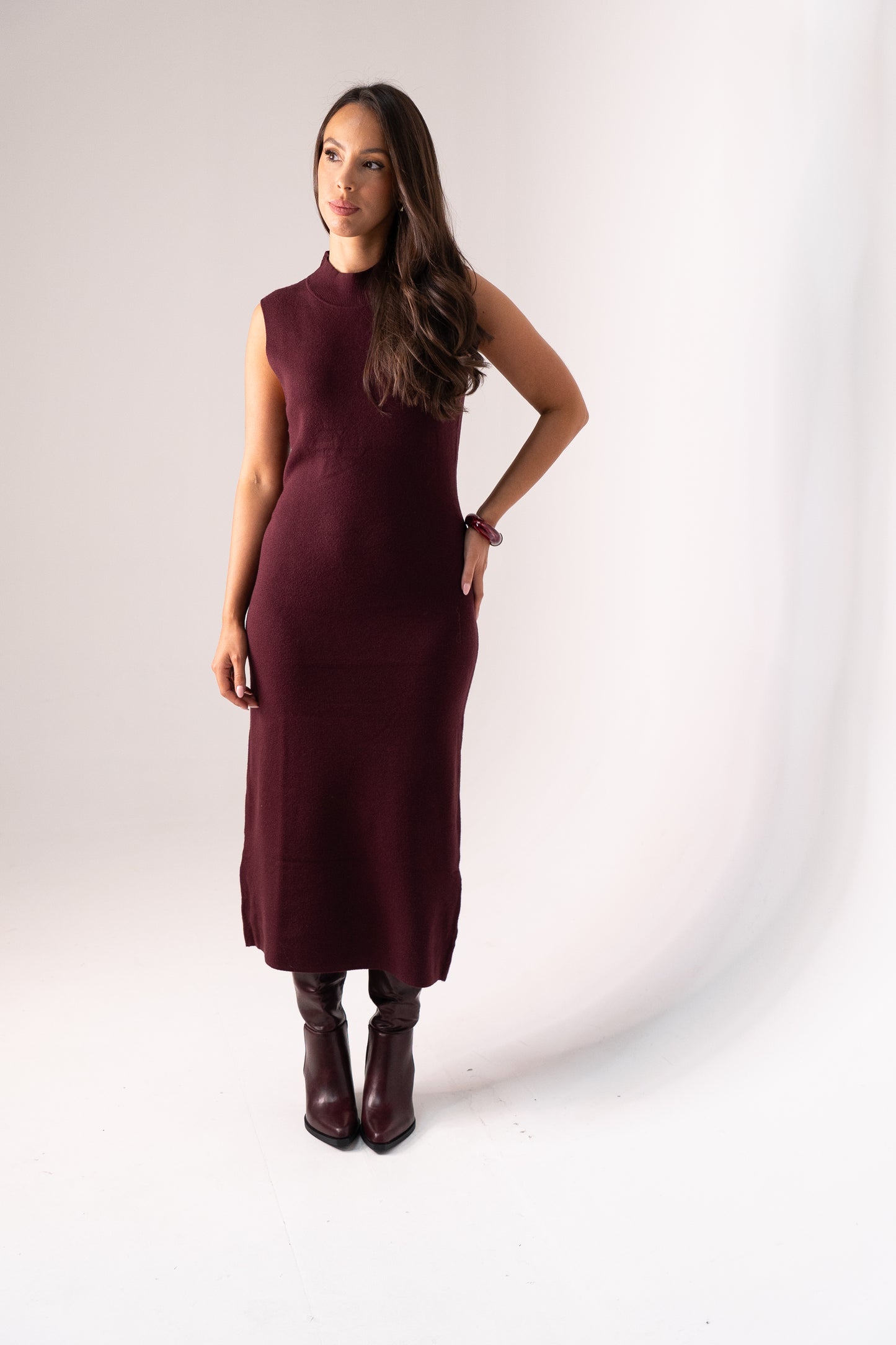 Ella Sleeveless Knit Dress In Wine
