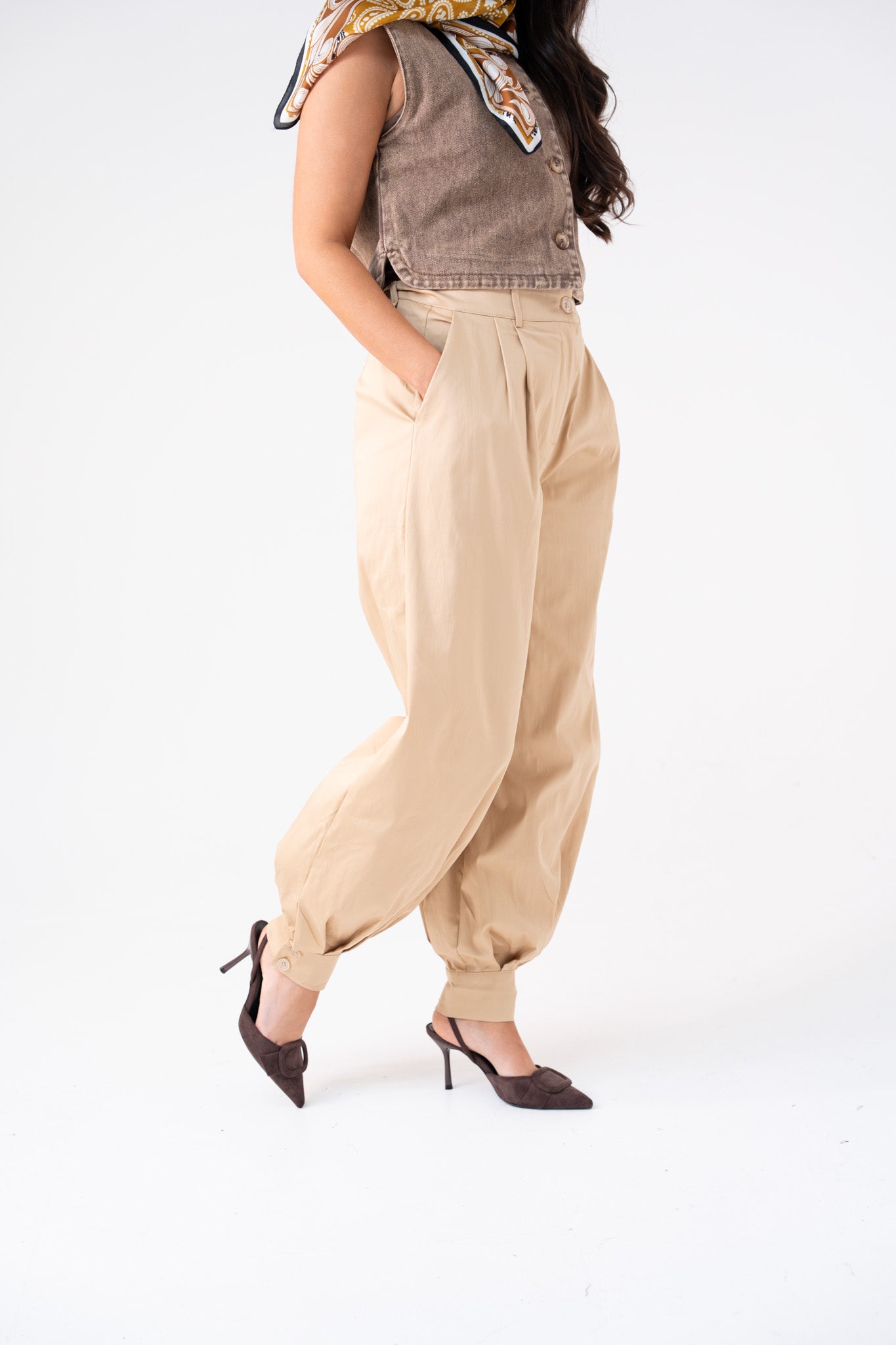 Ella Tapered Trousers In Beige