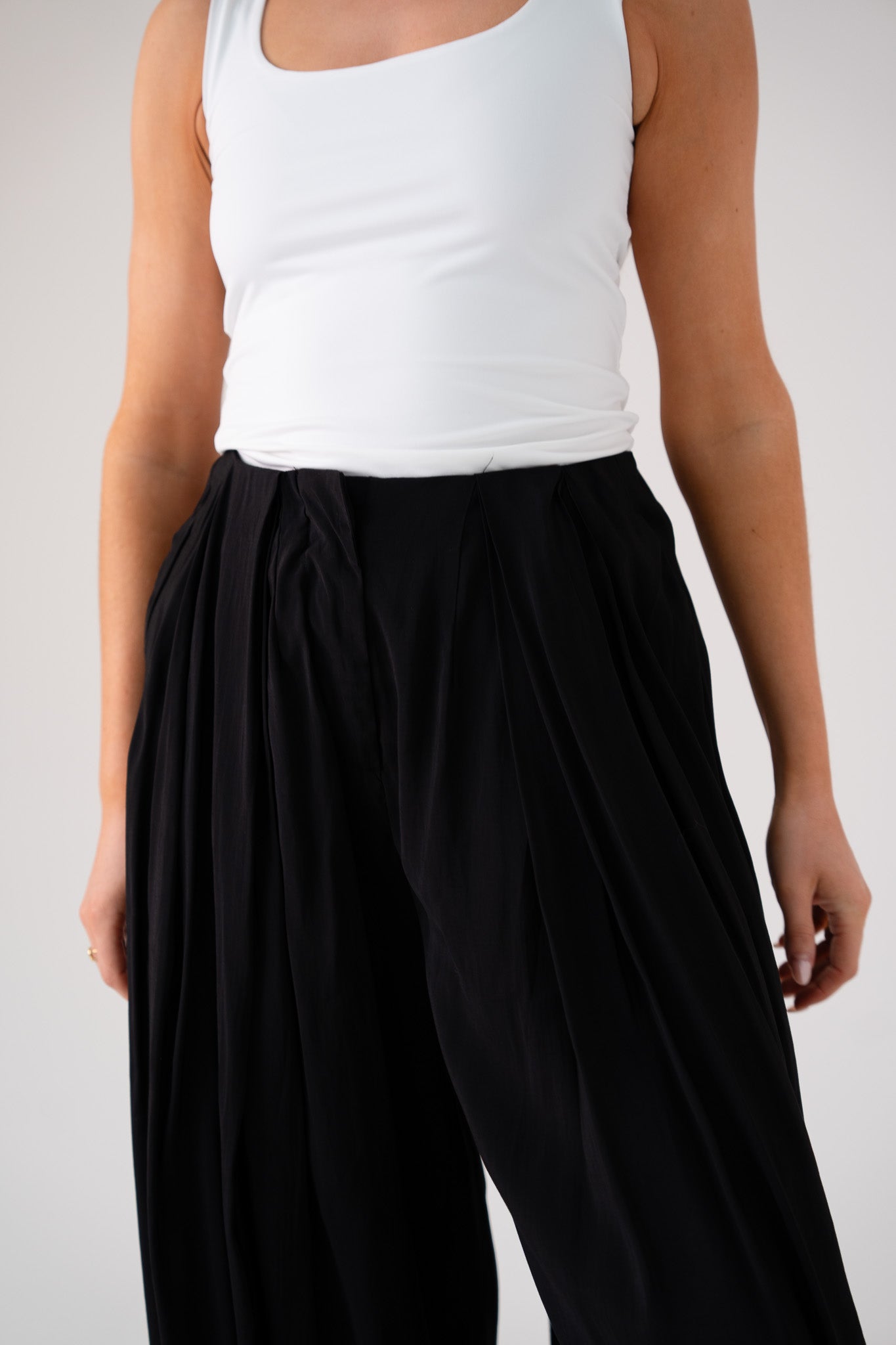 Elsa Balloon Trousers In Black