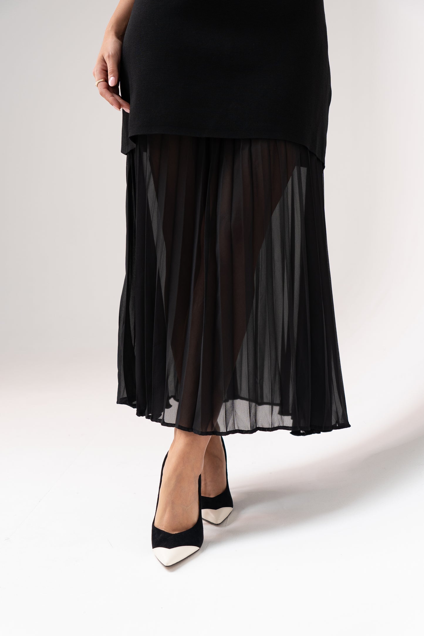 Holly Pleated Contrast Dress In Black