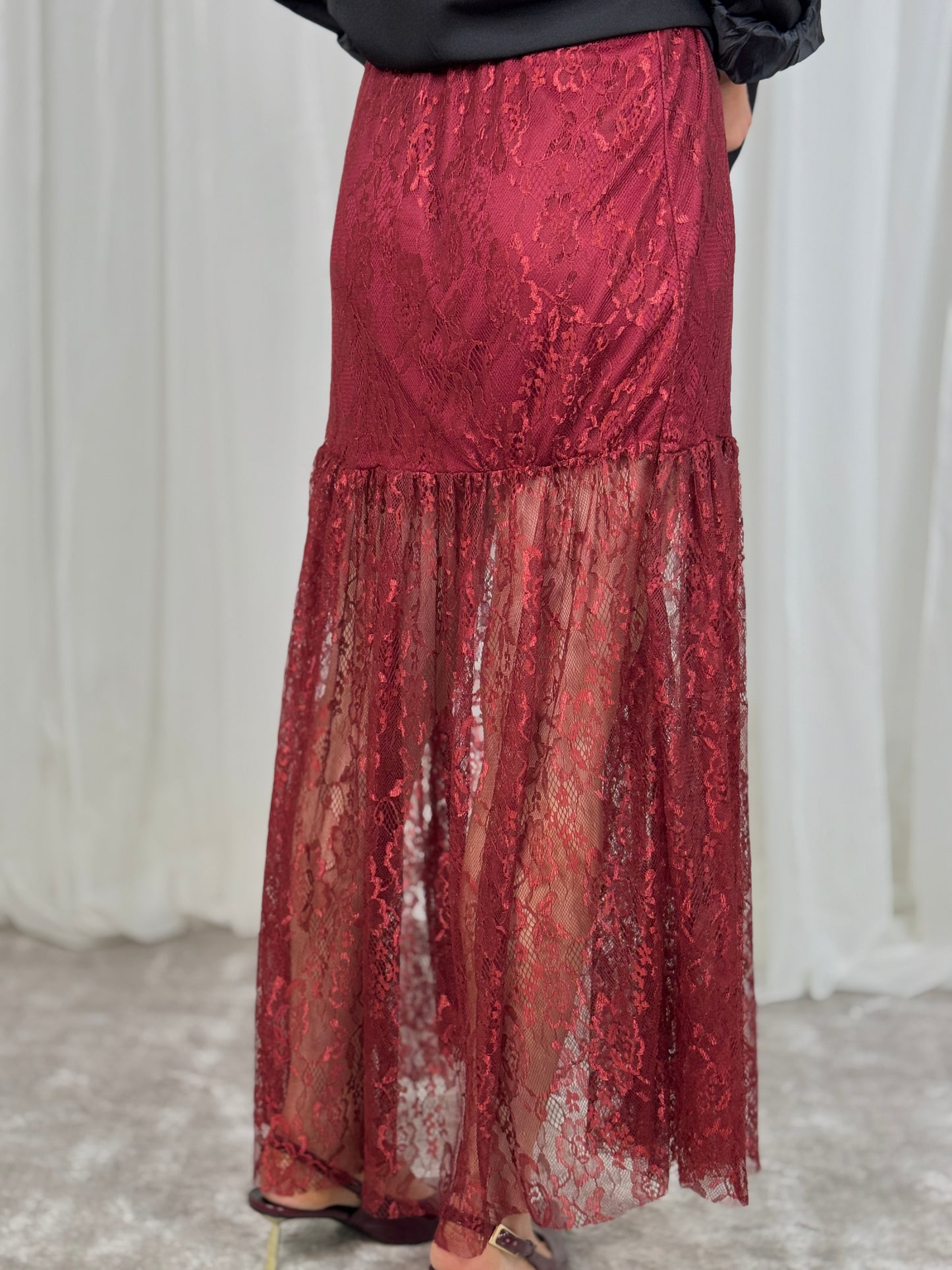 Leona Lace Maxi Skirt In Red