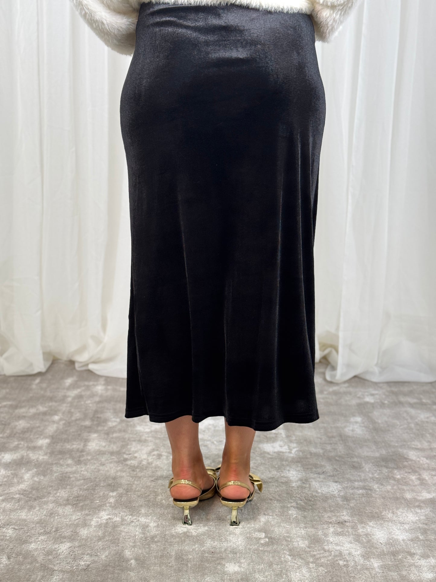 Millie Velvet Maxi Skirt In Black