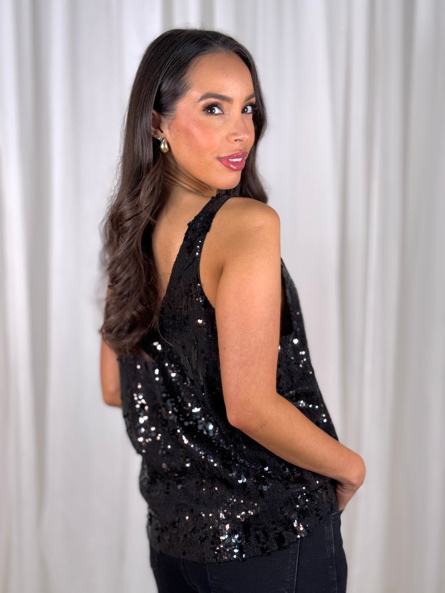 Kendra Sleeveless Sequin Top In Black