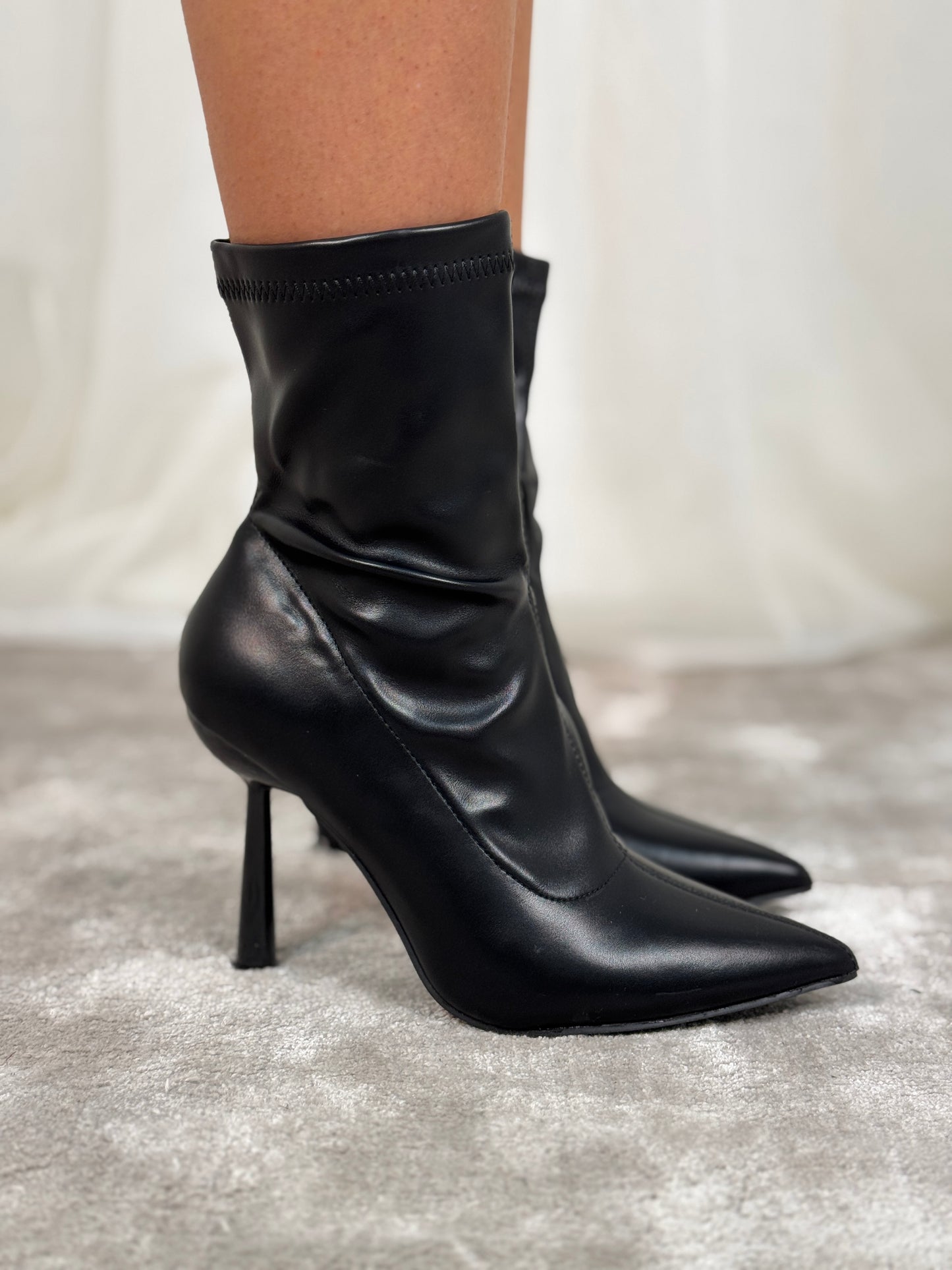 Cathy Pointed Toe Ankle Boots In Black