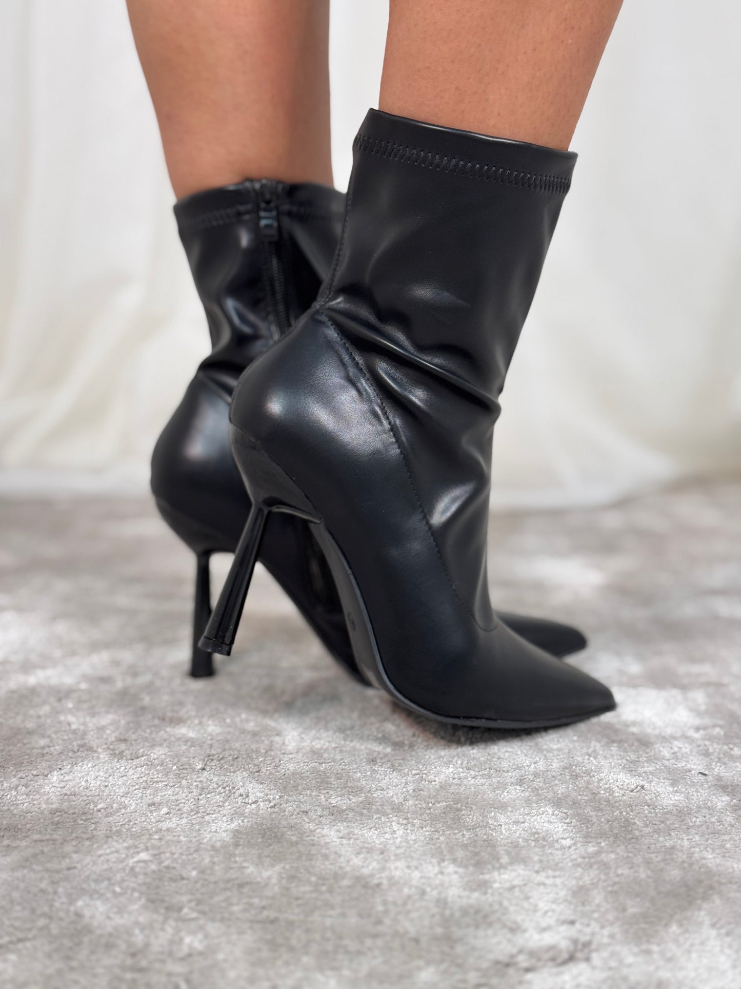 Cathy Pointed Toe Ankle Boots In Black