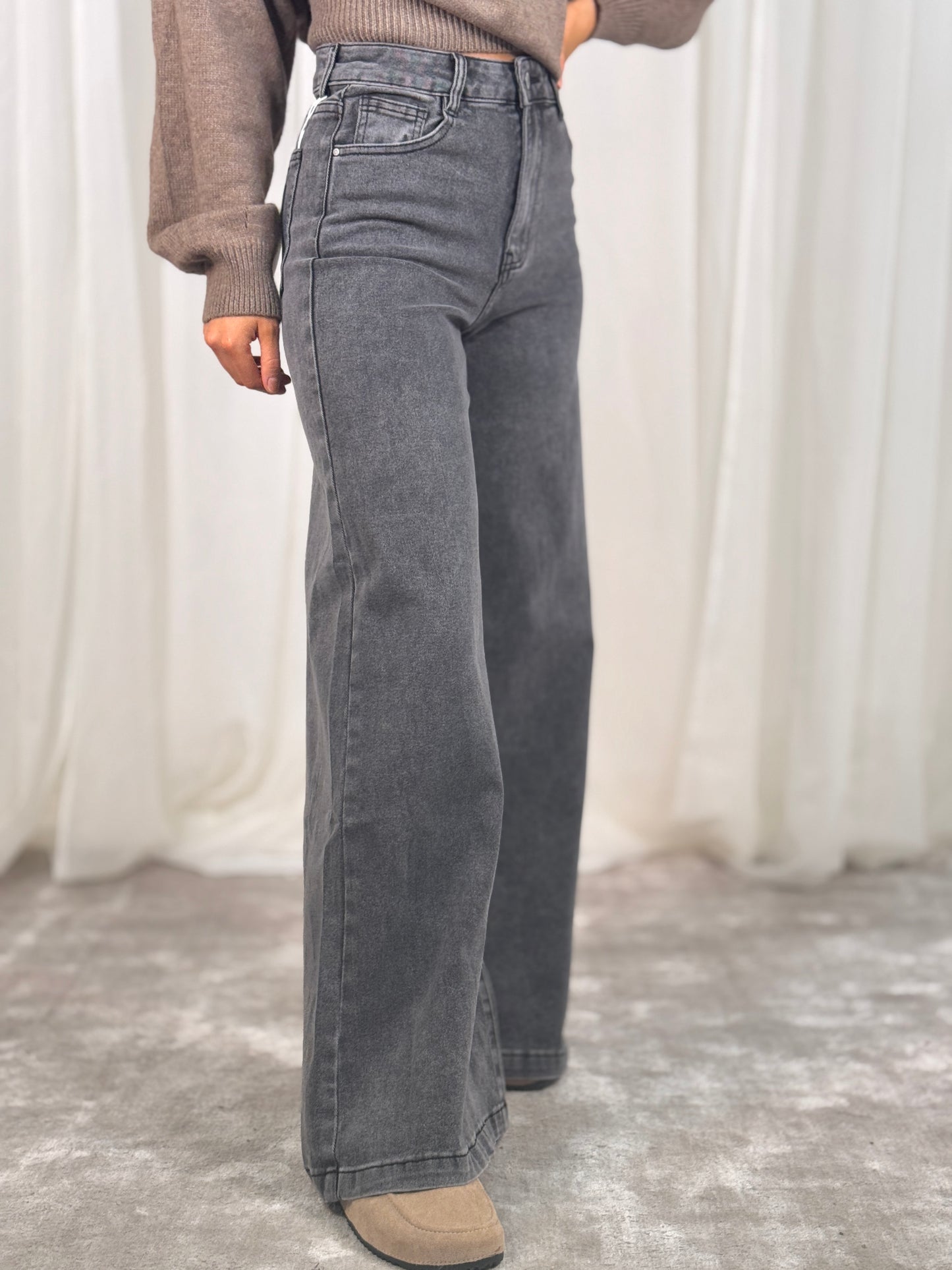 Lynne Extra Wide Leg Jeans In Grey Wash