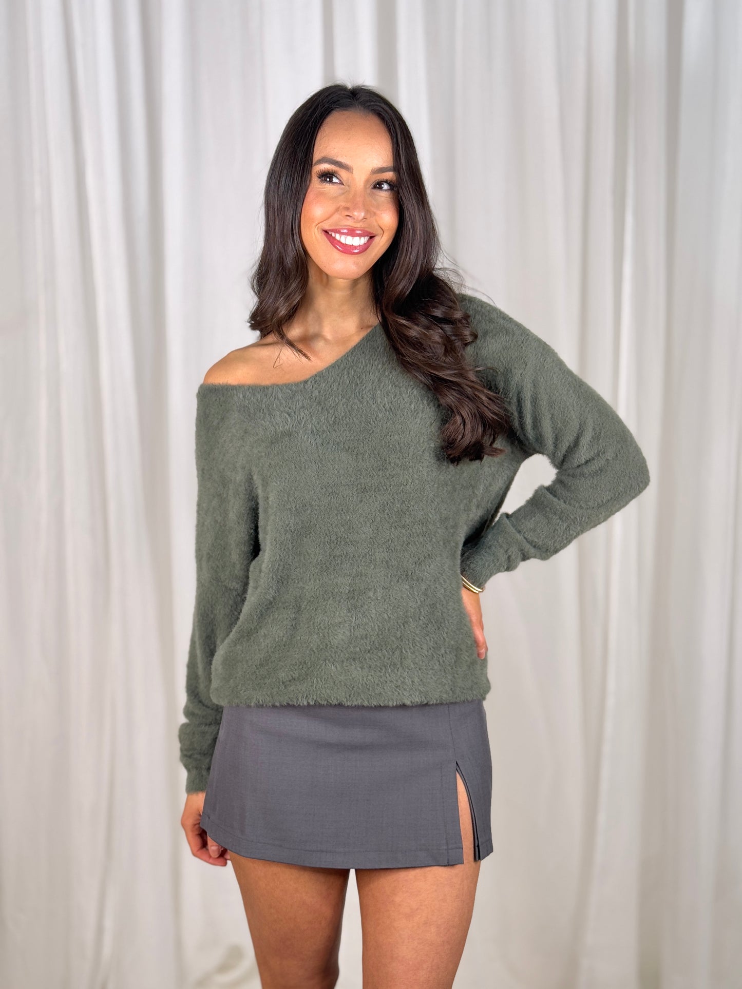 Leah V-Neck Jumper In Khaki