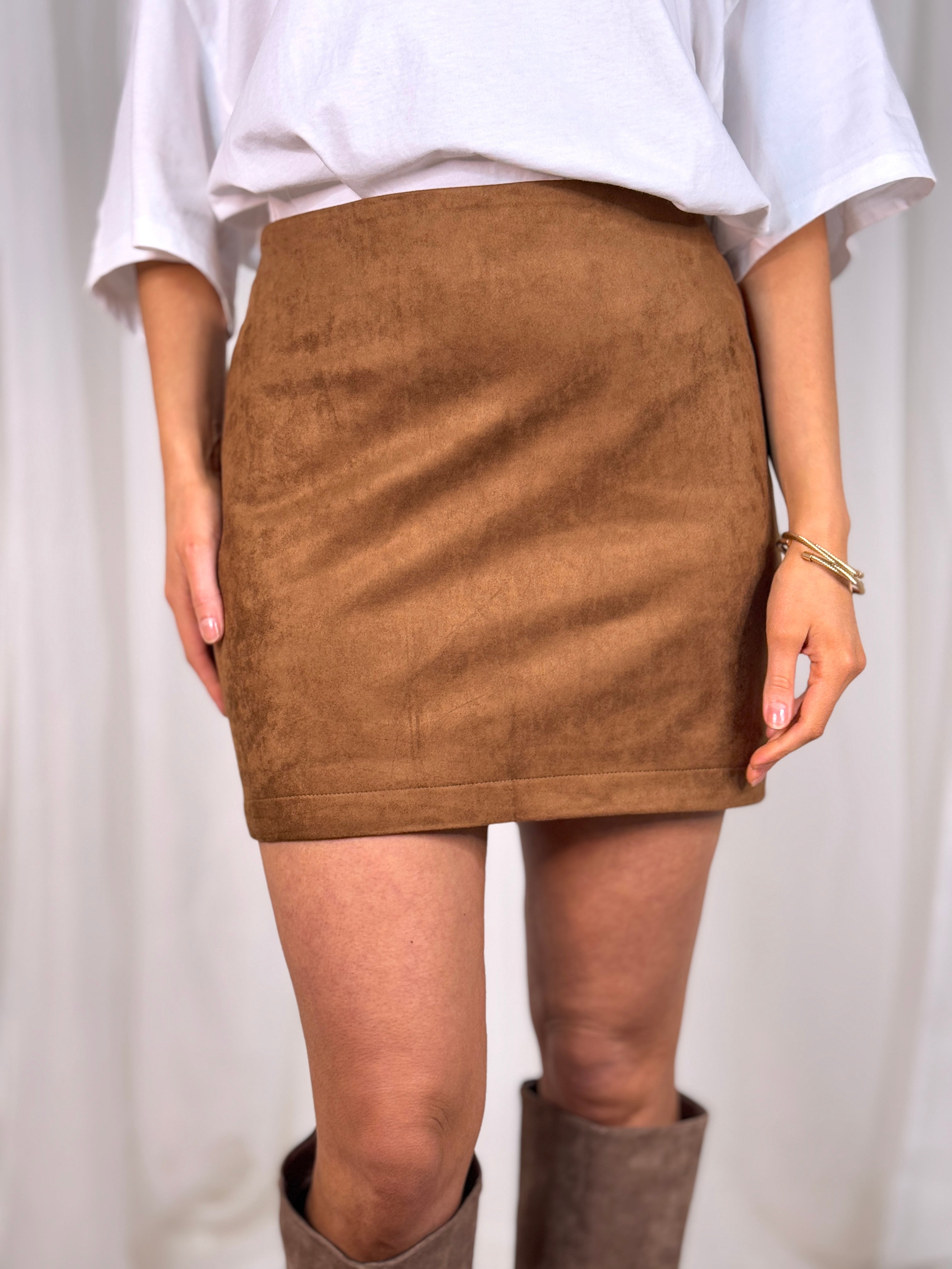 Elsa Faux Suede Skirt In Tan – The Walk in Wardrobe