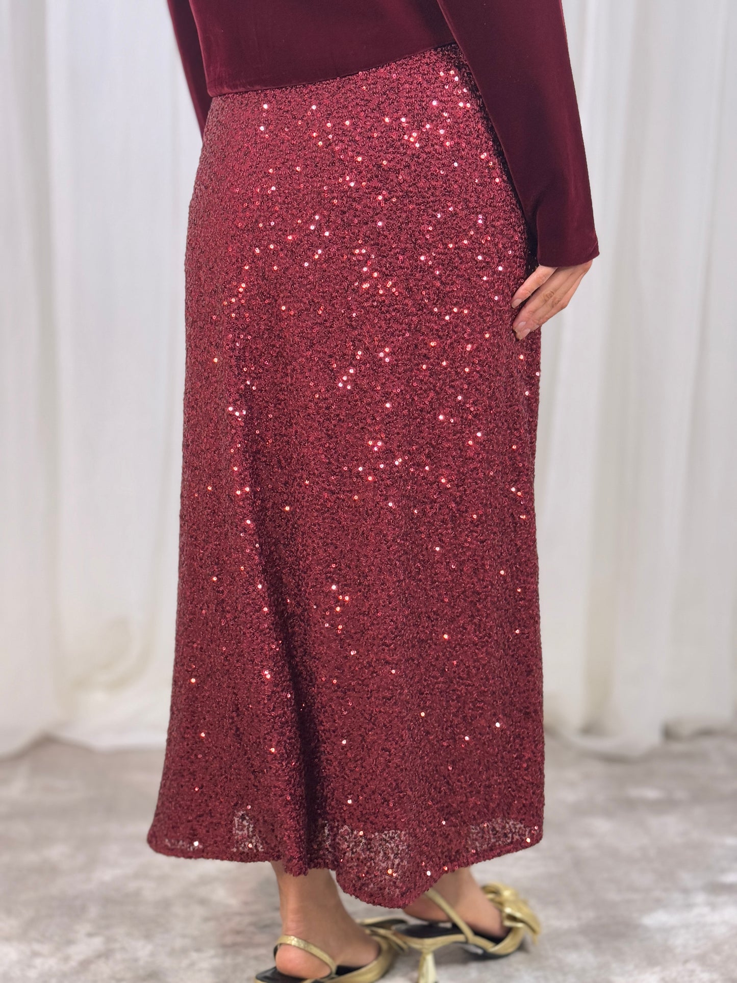 Kendra Sequin Midi Skirt In Bordeaux