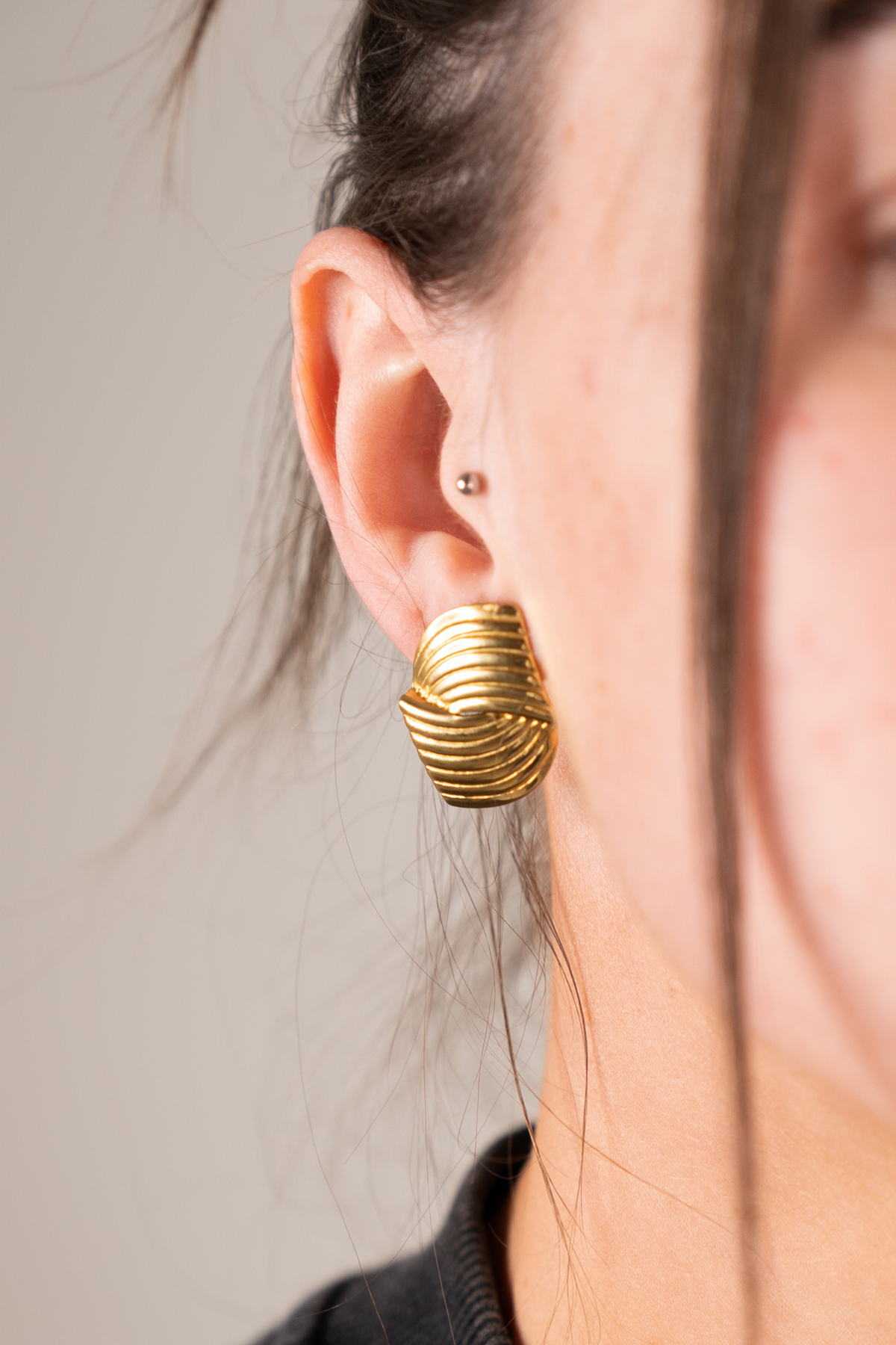 Olive Ridged Earrings In Gold