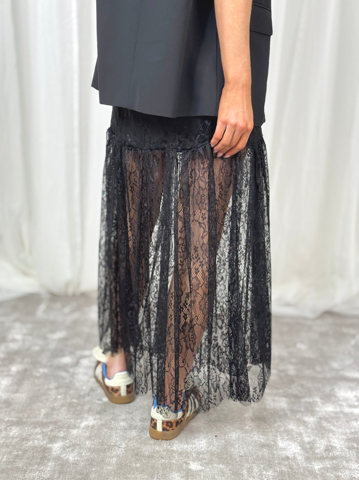 Leona Lace Maxi Skirt In Black