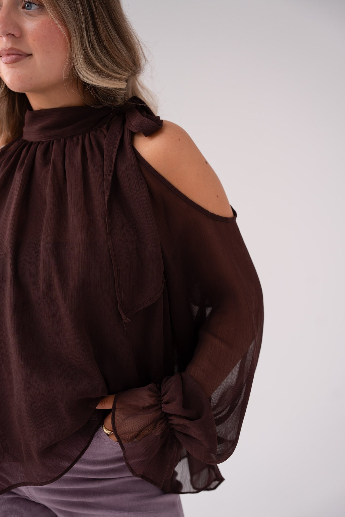 Iris Cold Shoulder Drape Top In Chocolate