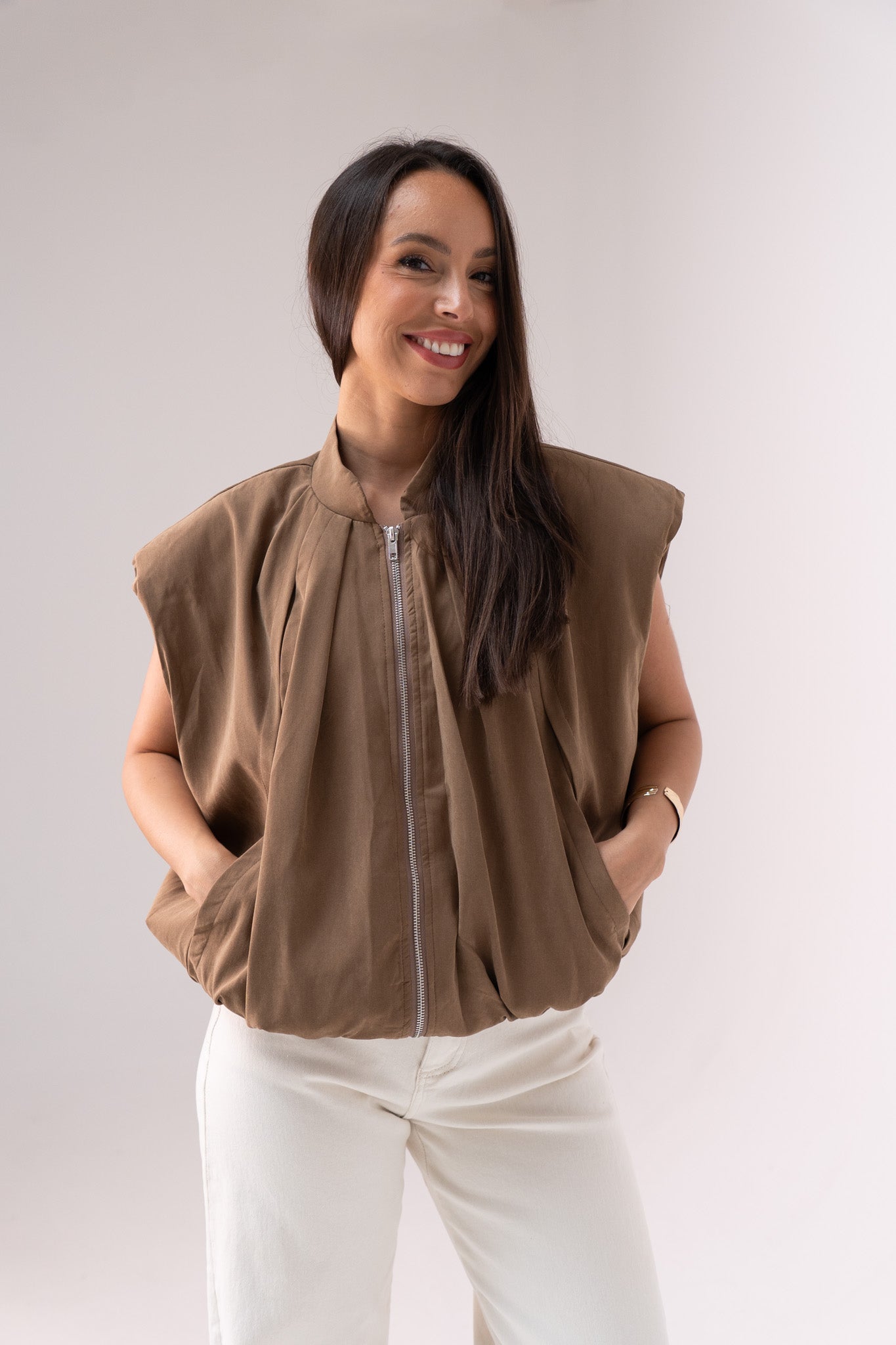 Iris Sleeveless Zip Jacket In Brown