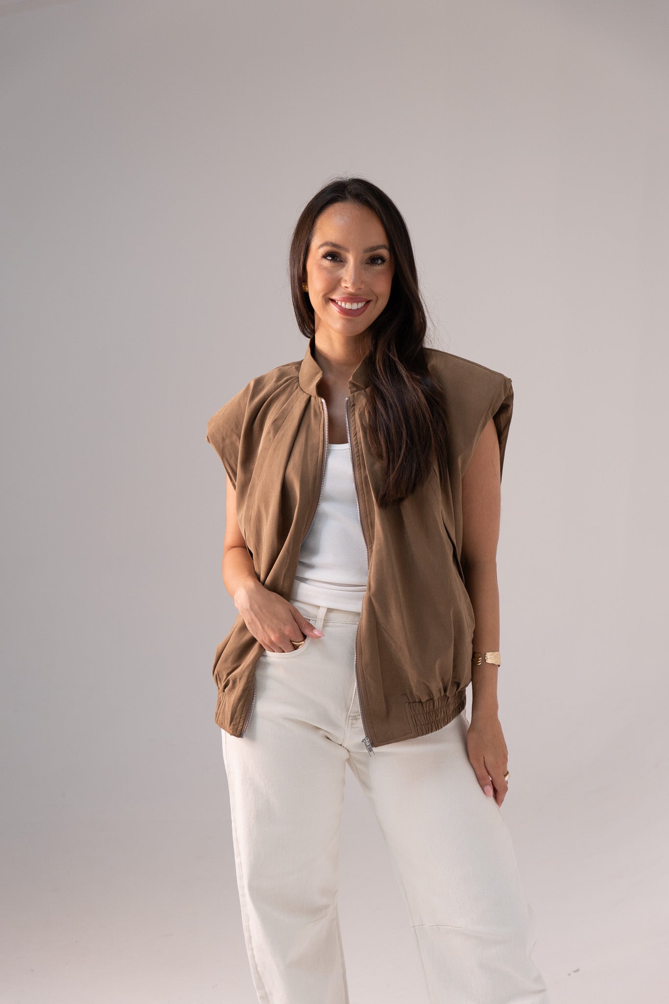 Iris Sleeveless Zip Jacket In Brown