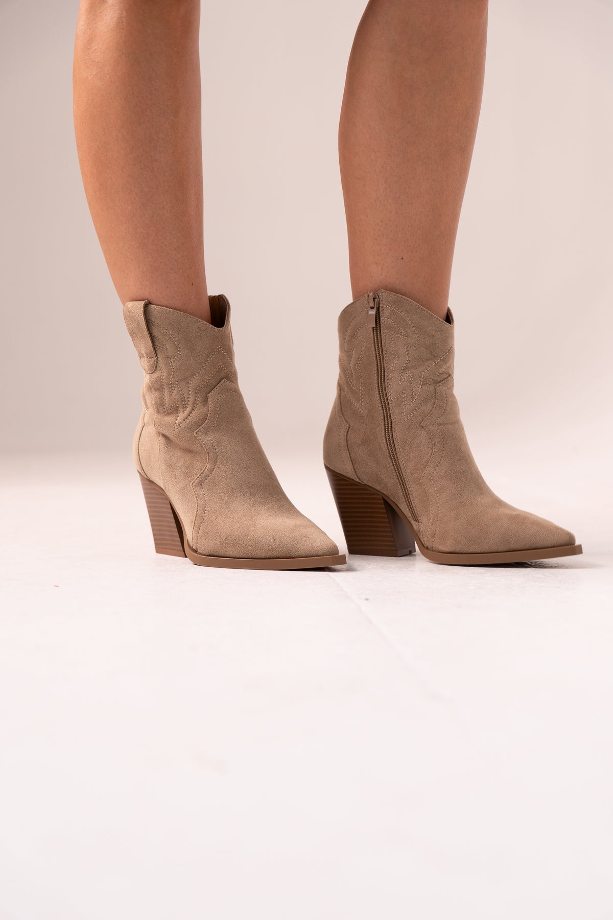 Izzy Ankle Western Boots In Beige