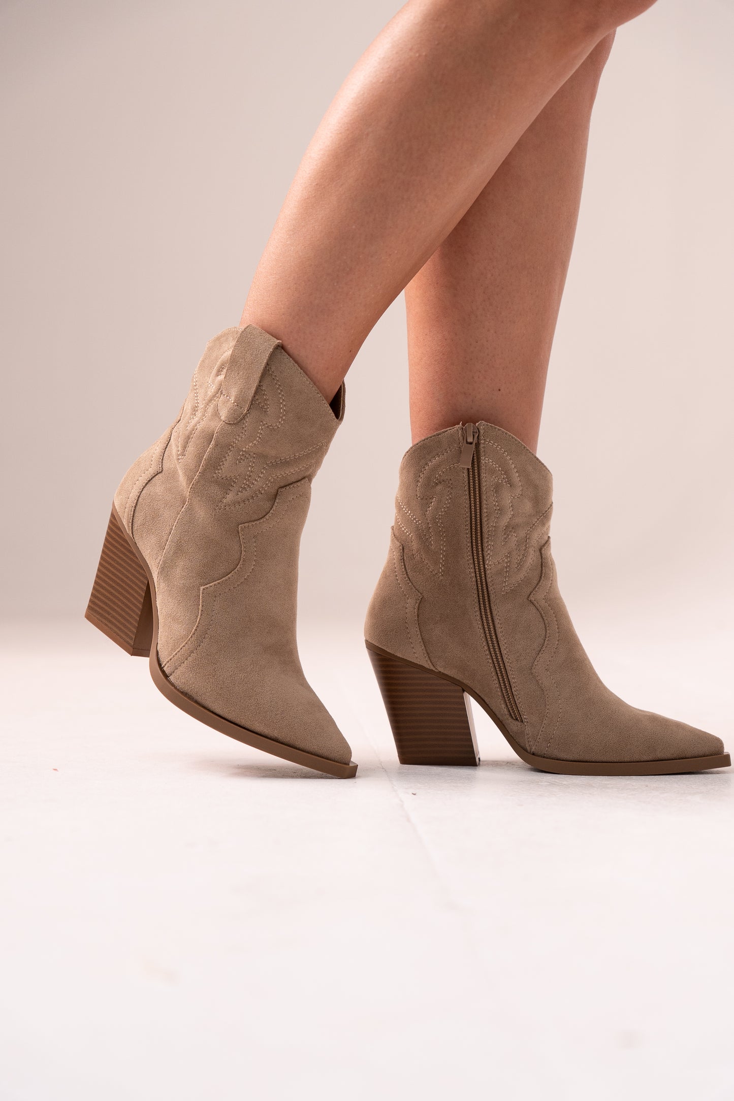 Izzy Ankle Western Boots In Beige