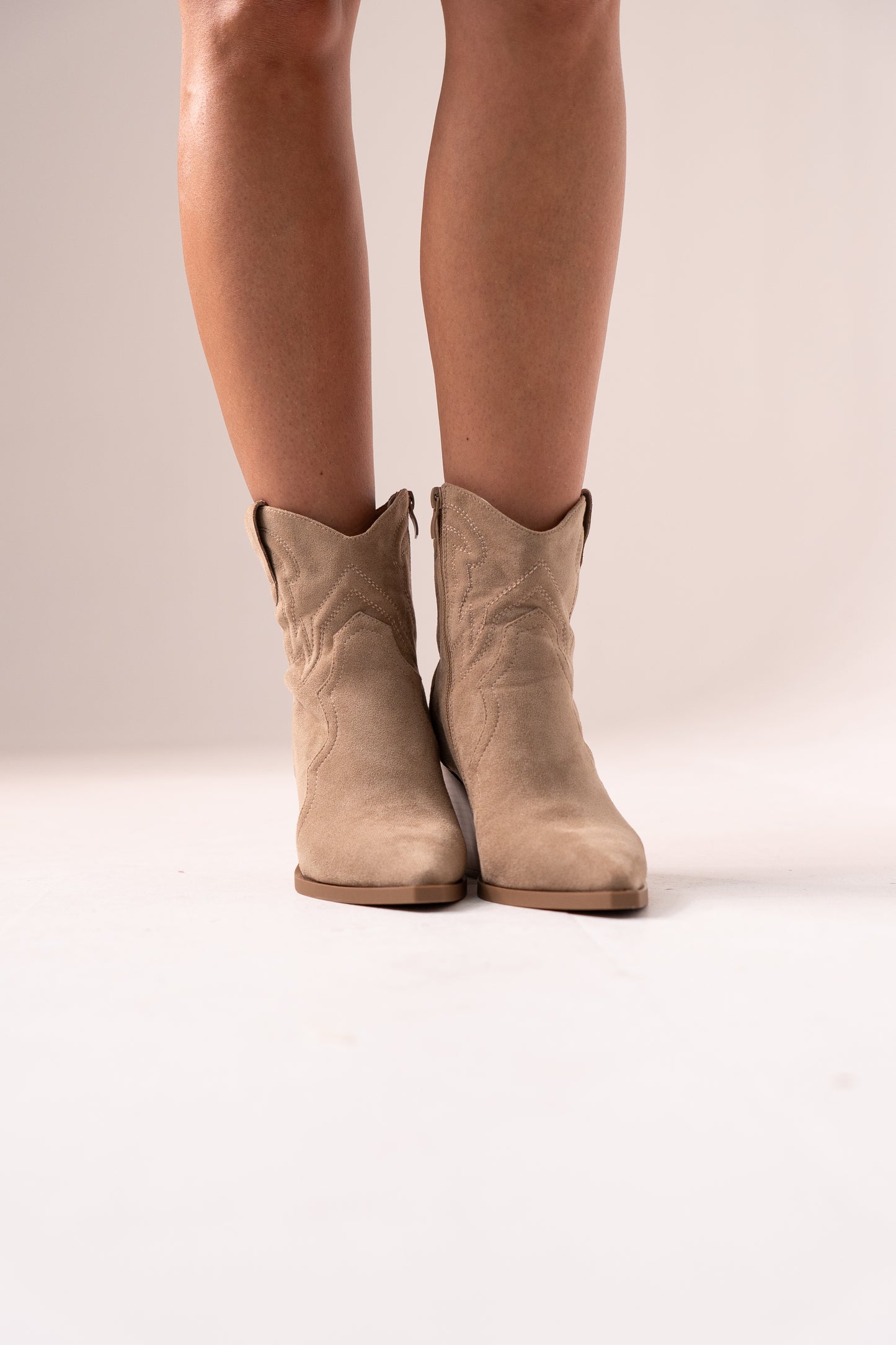 Izzy Ankle Western Boots In Beige