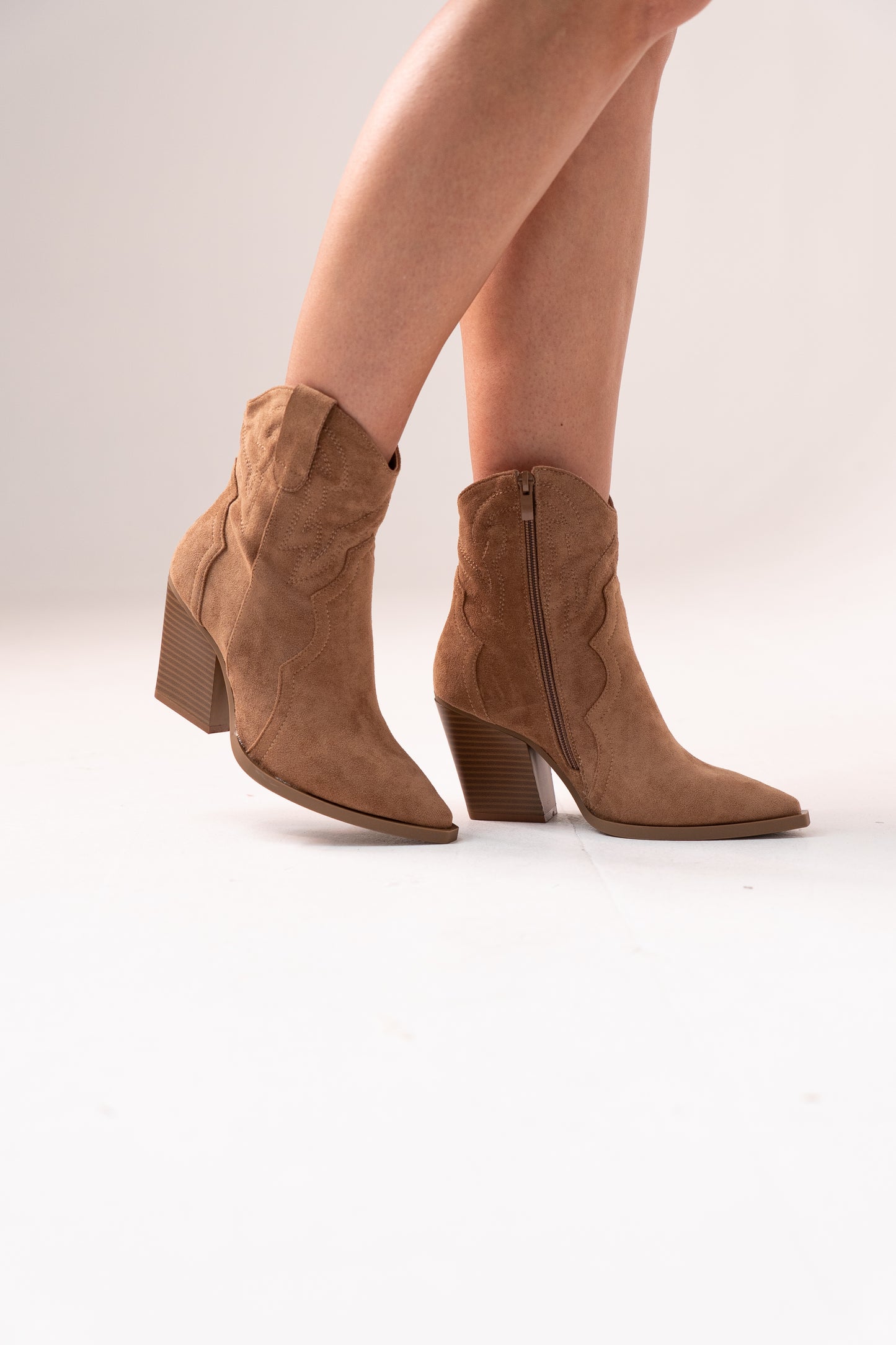 Izzy Ankle Western Boots In Camel