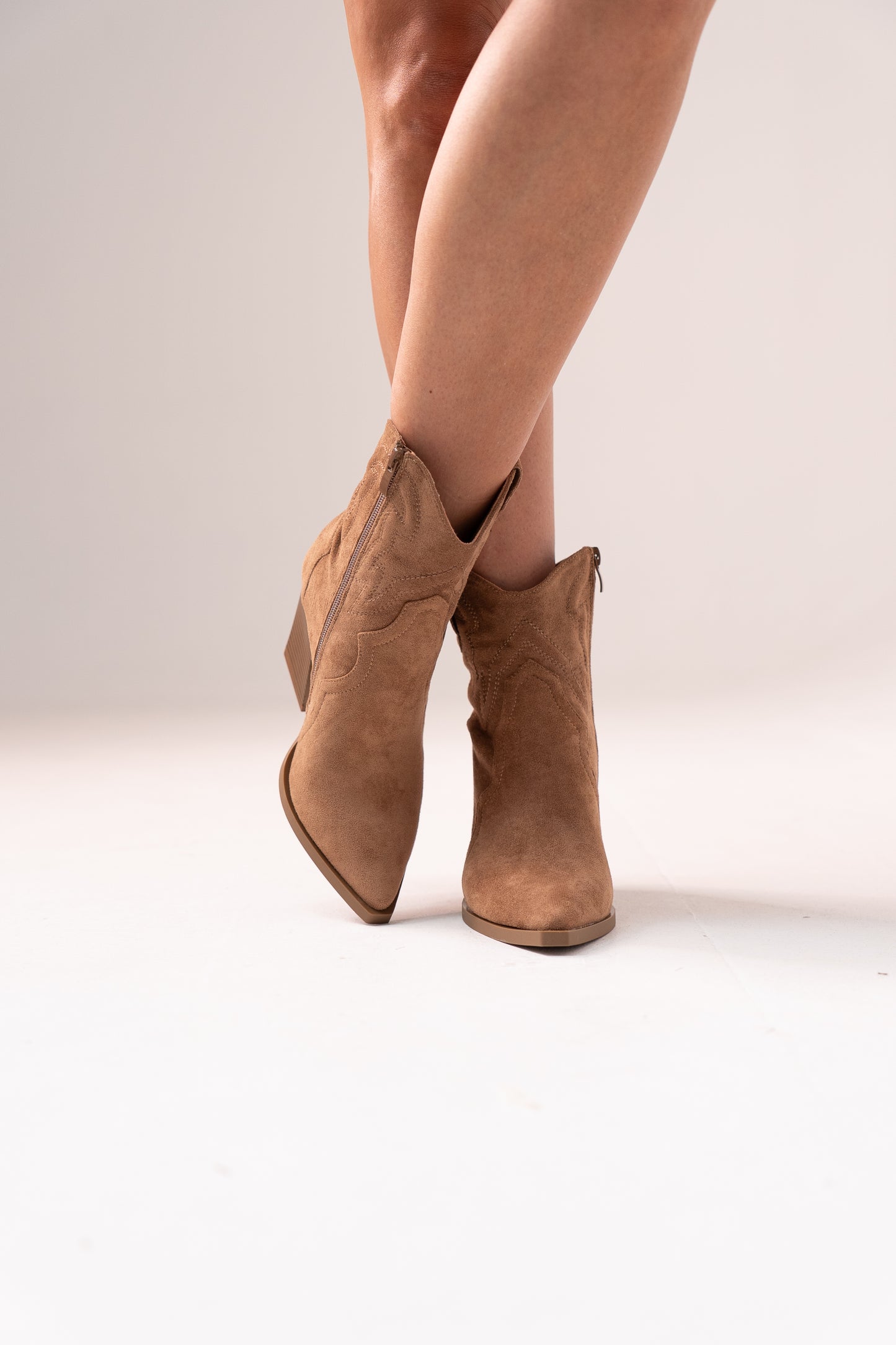 Izzy Ankle Western Boots In Camel