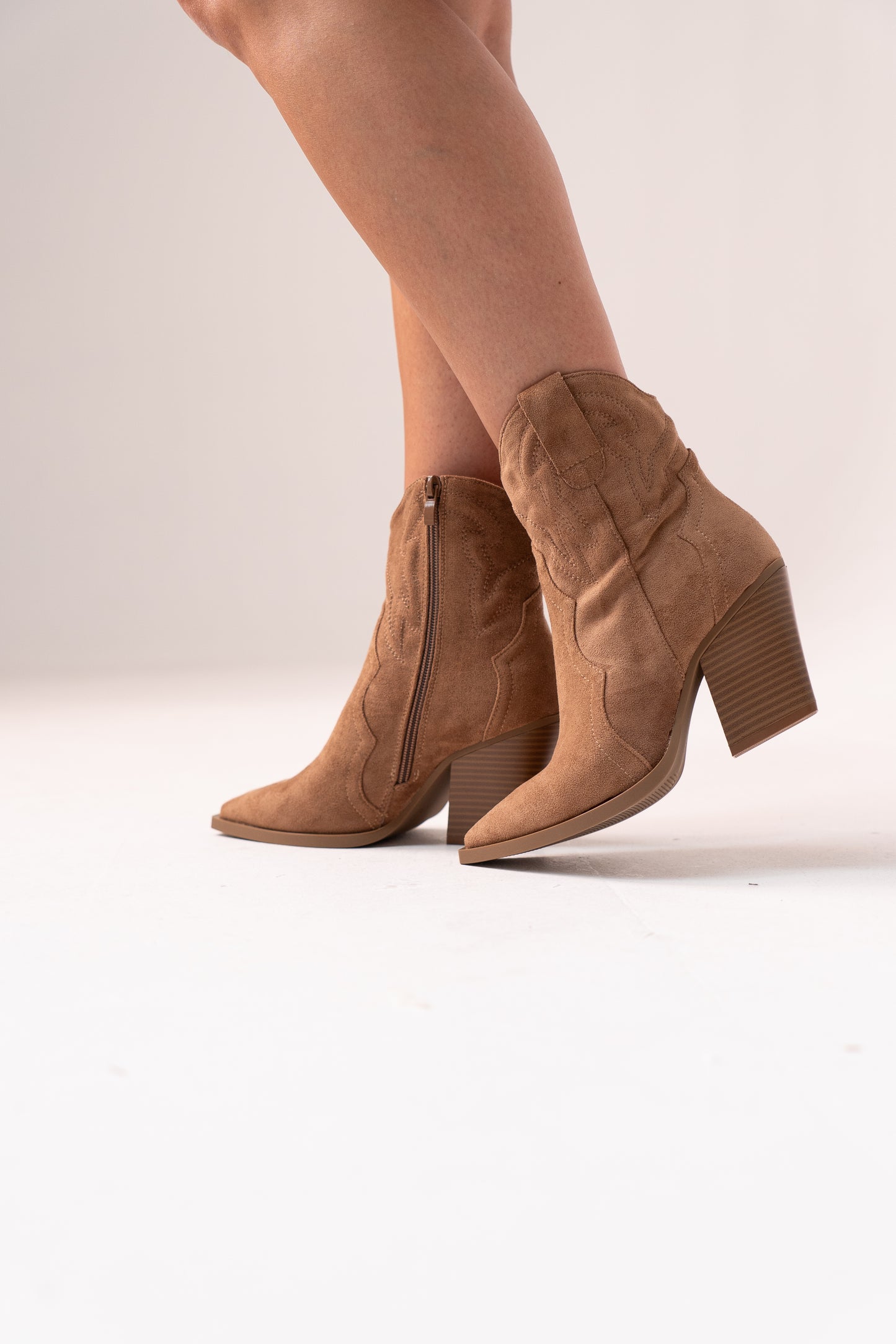Izzy Ankle Western Boots In Camel