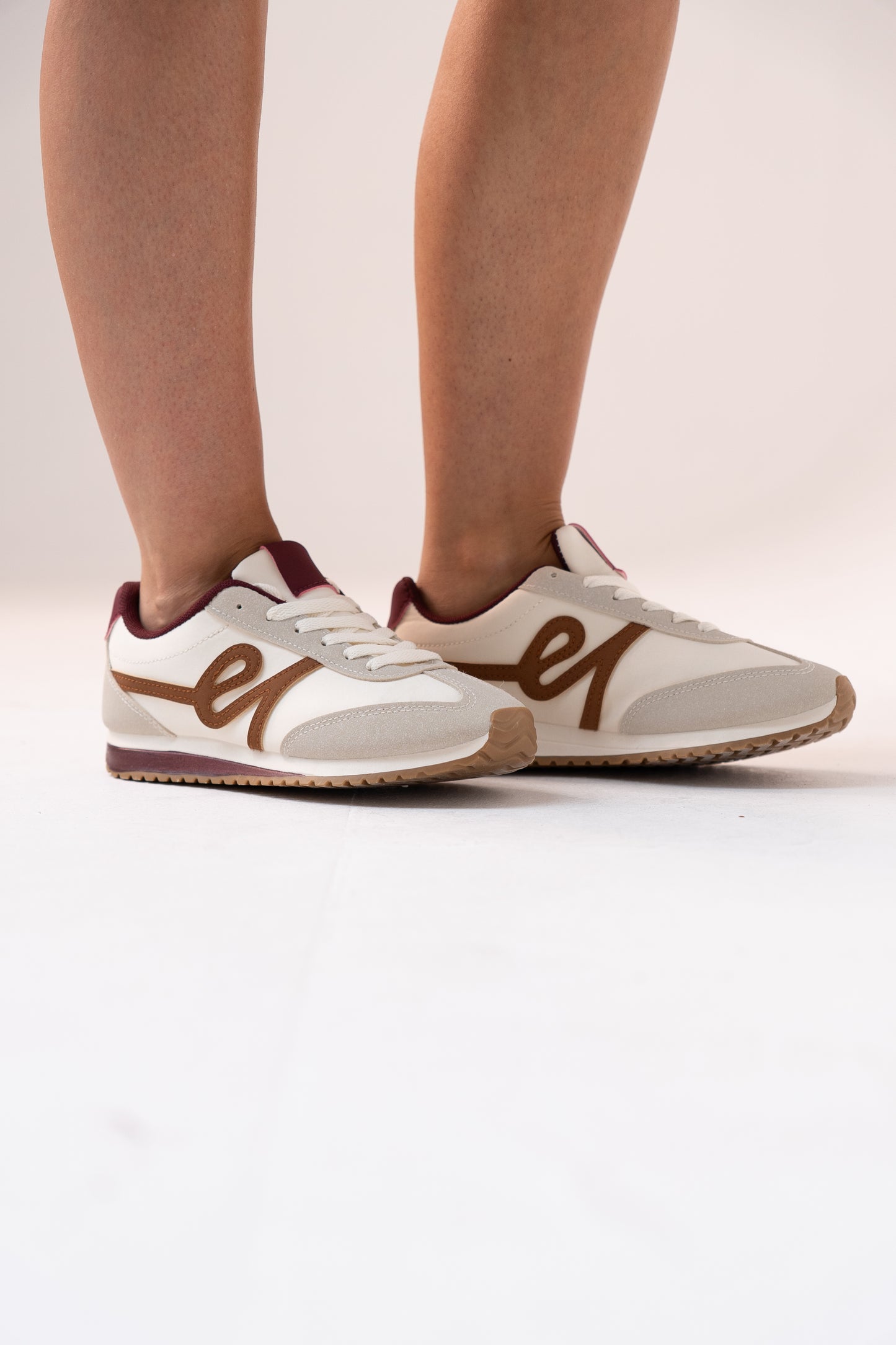 Izzy Contrast Trainer In Wine