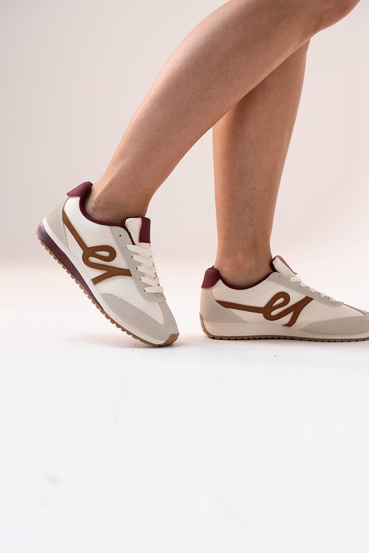 Izzy Contrast Trainer In Wine