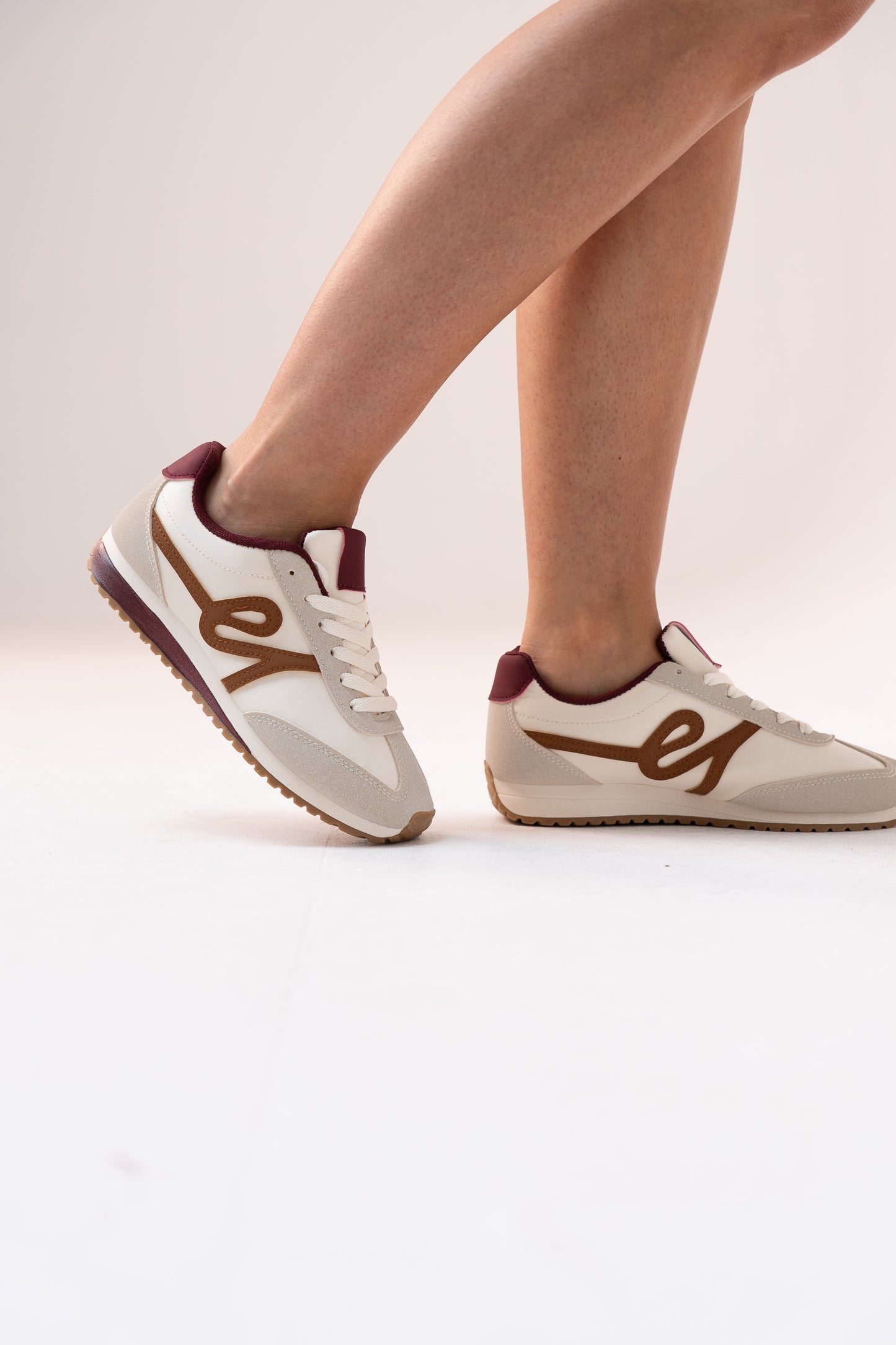 Izzy Contrast Trainer In Wine