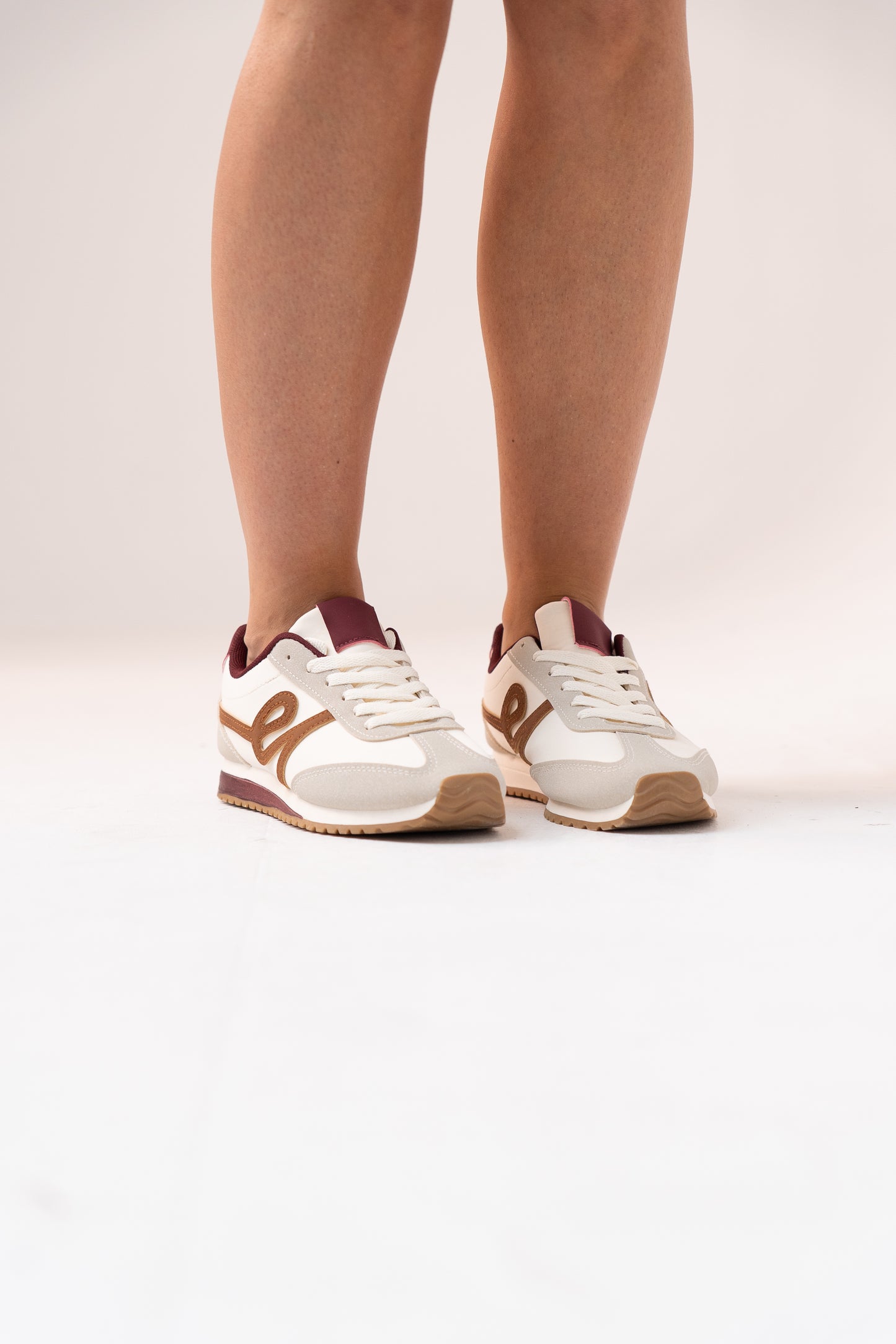 Izzy Contrast Trainer In Wine