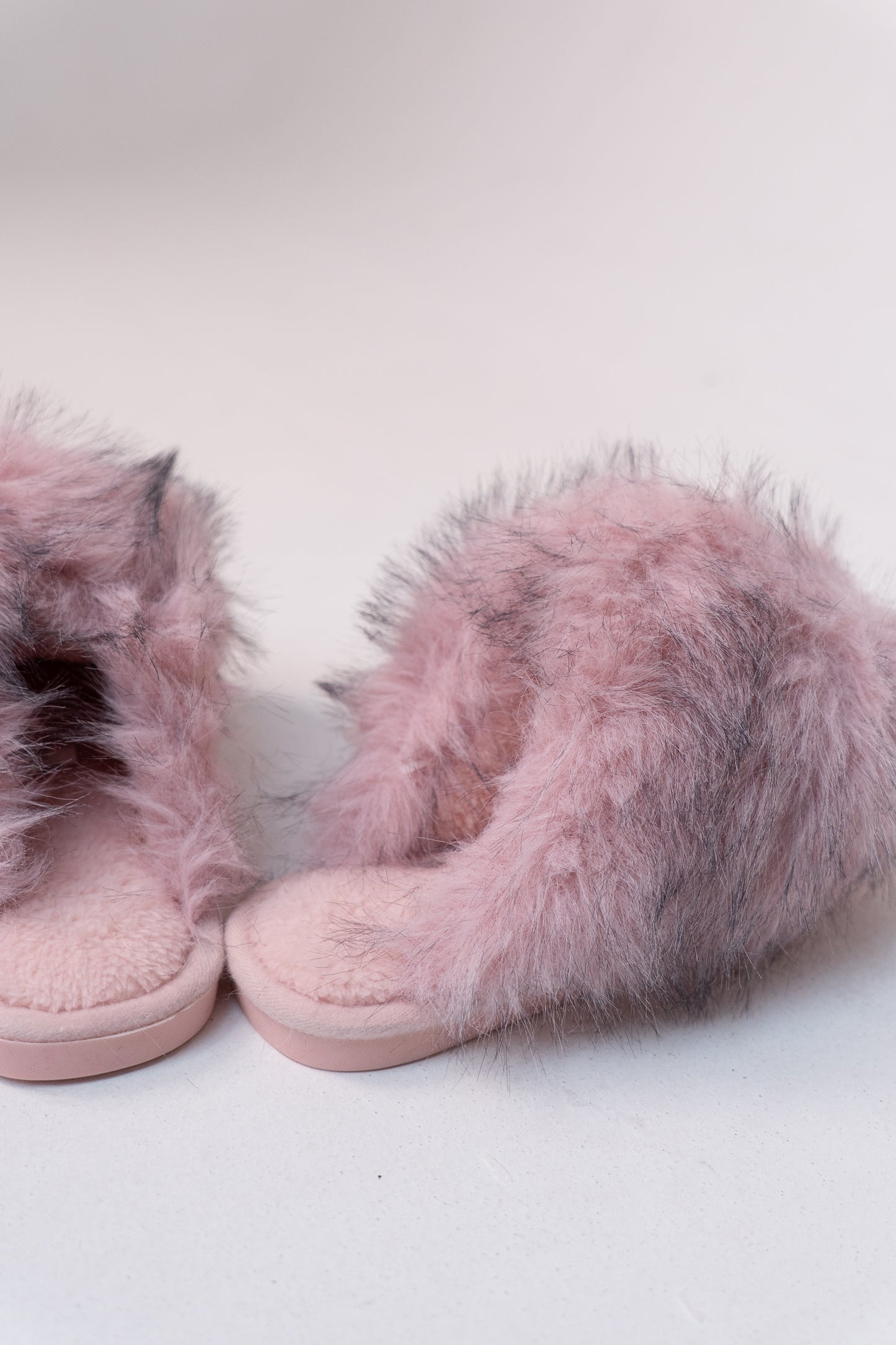 Izzy Faux Fur Slippers In Pink