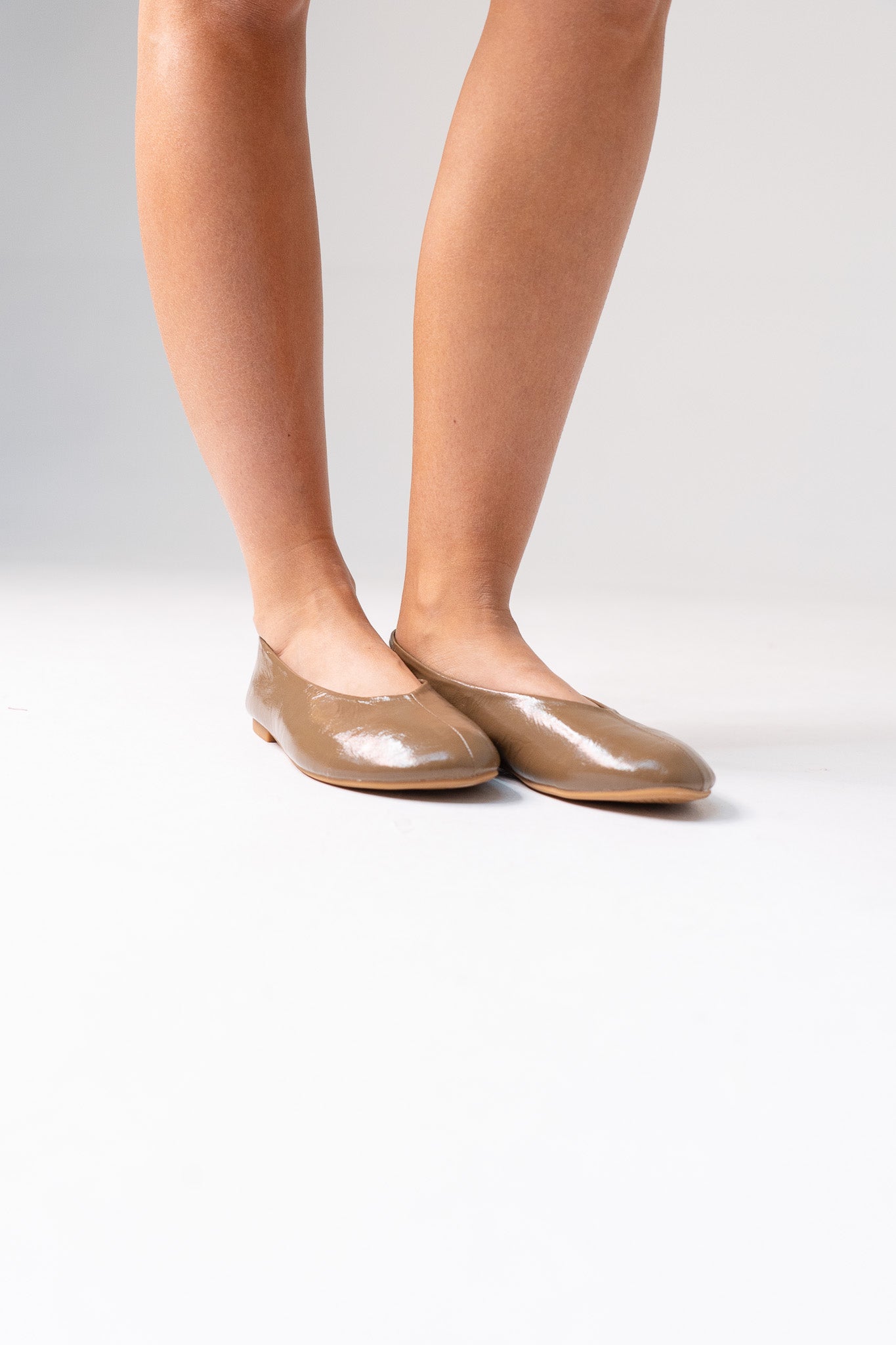 Izzy Faux Leather Pumps In Olive