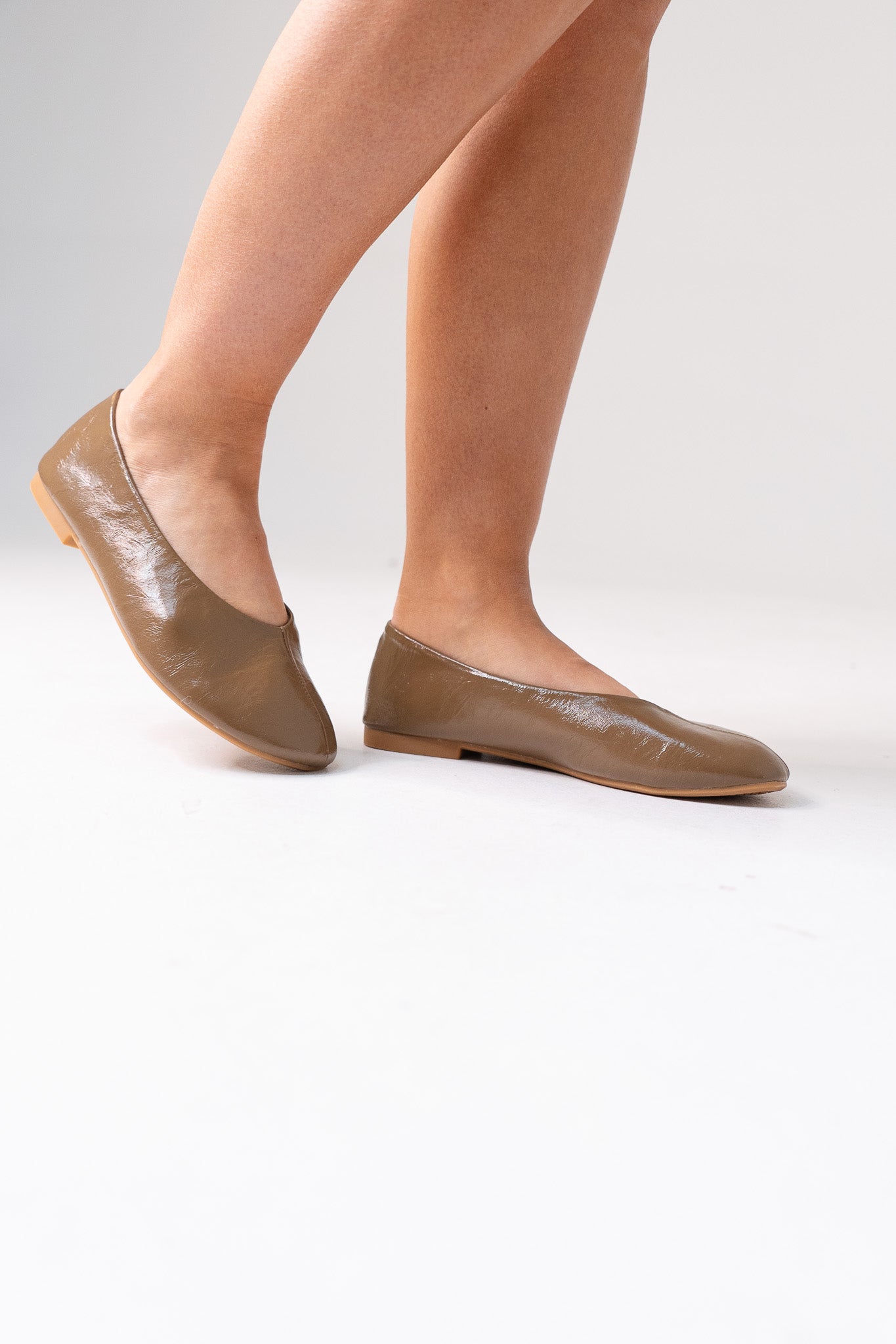 Izzy Faux Leather Pumps In Olive