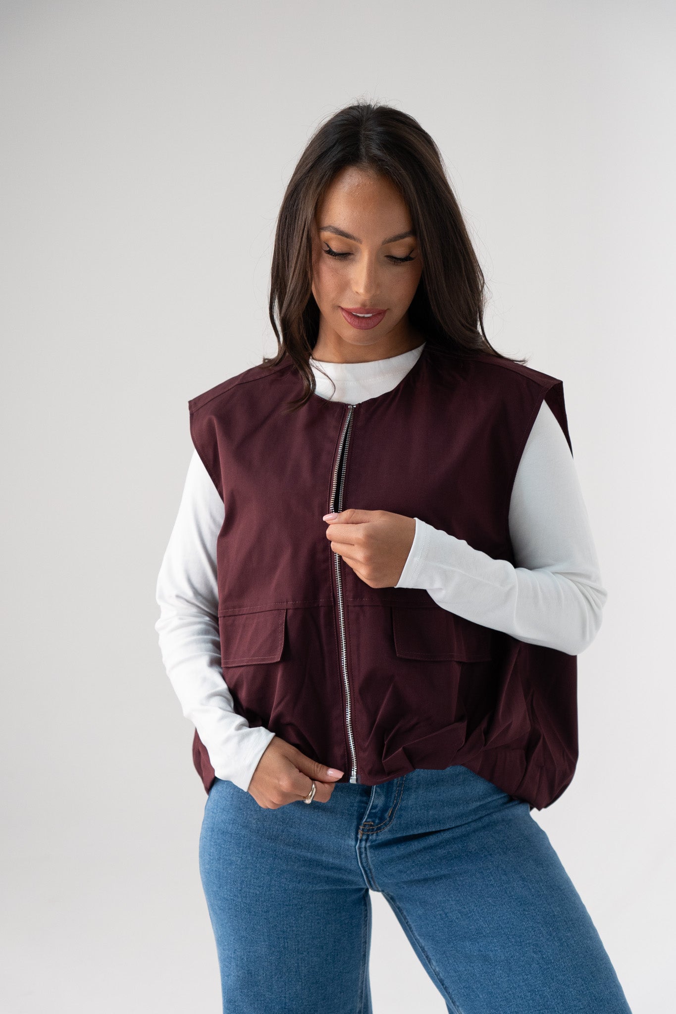 Jane Sleeveless Zip Jacket In Plum