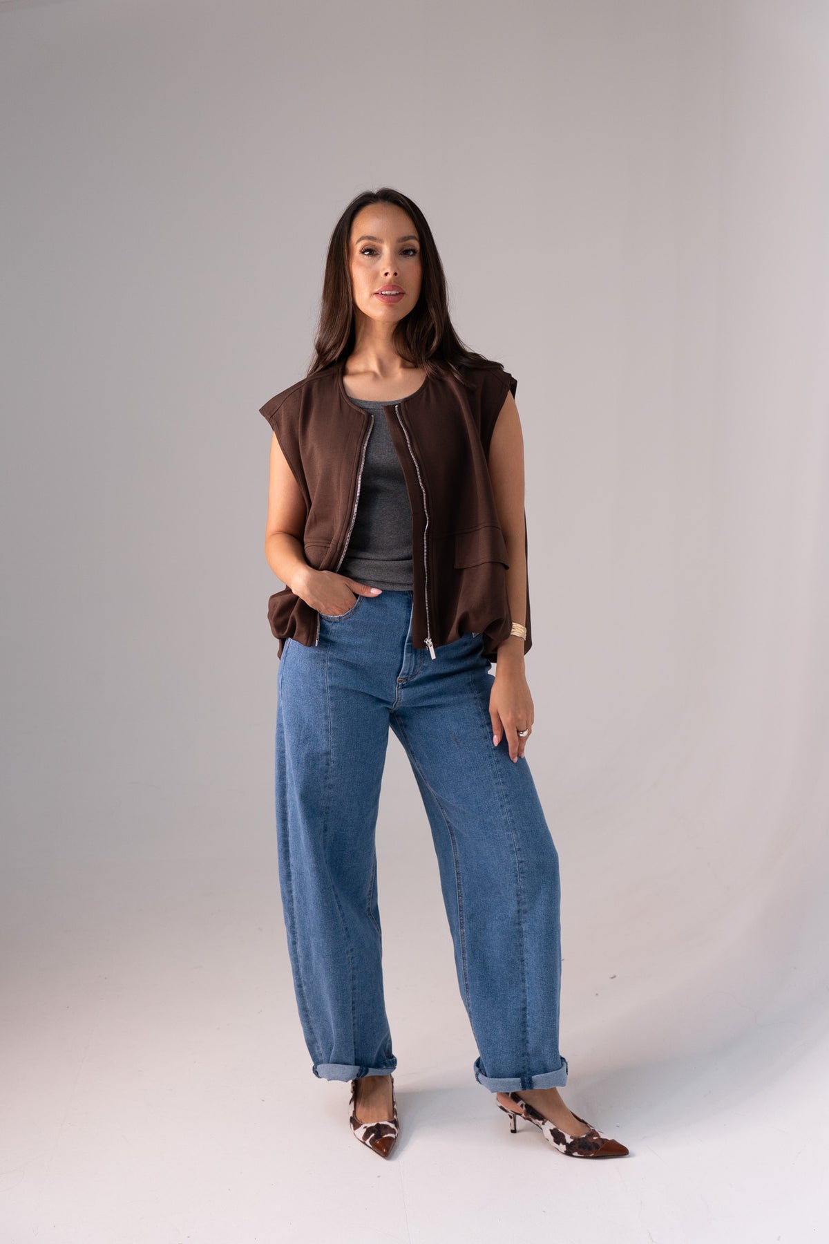 Jane Sleeveless Zip Jacket In Chocolate