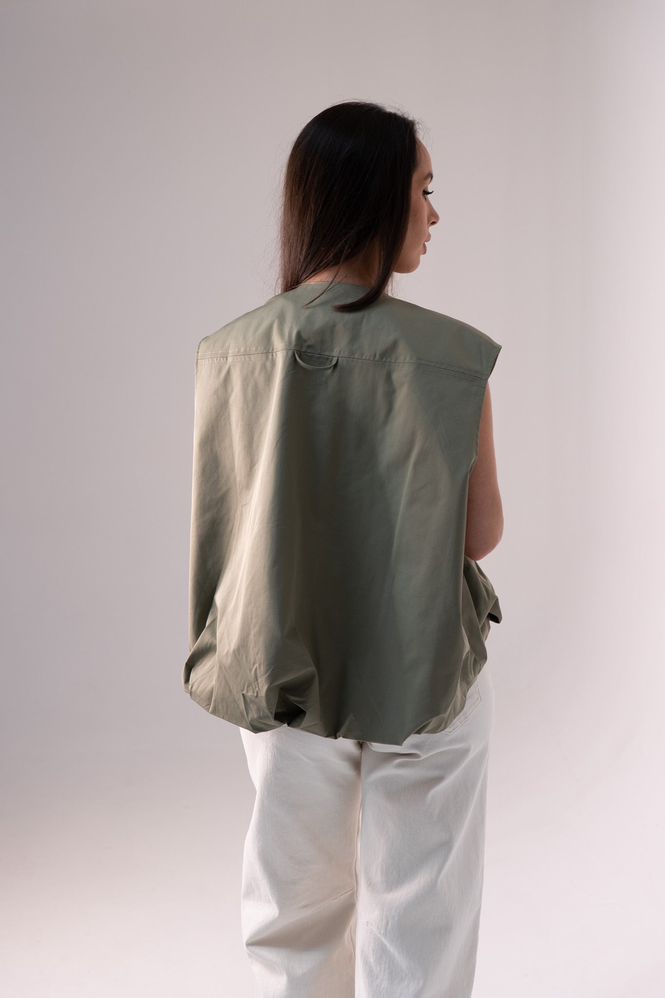 Jane Sleeveless Zip Jacket In Khaki