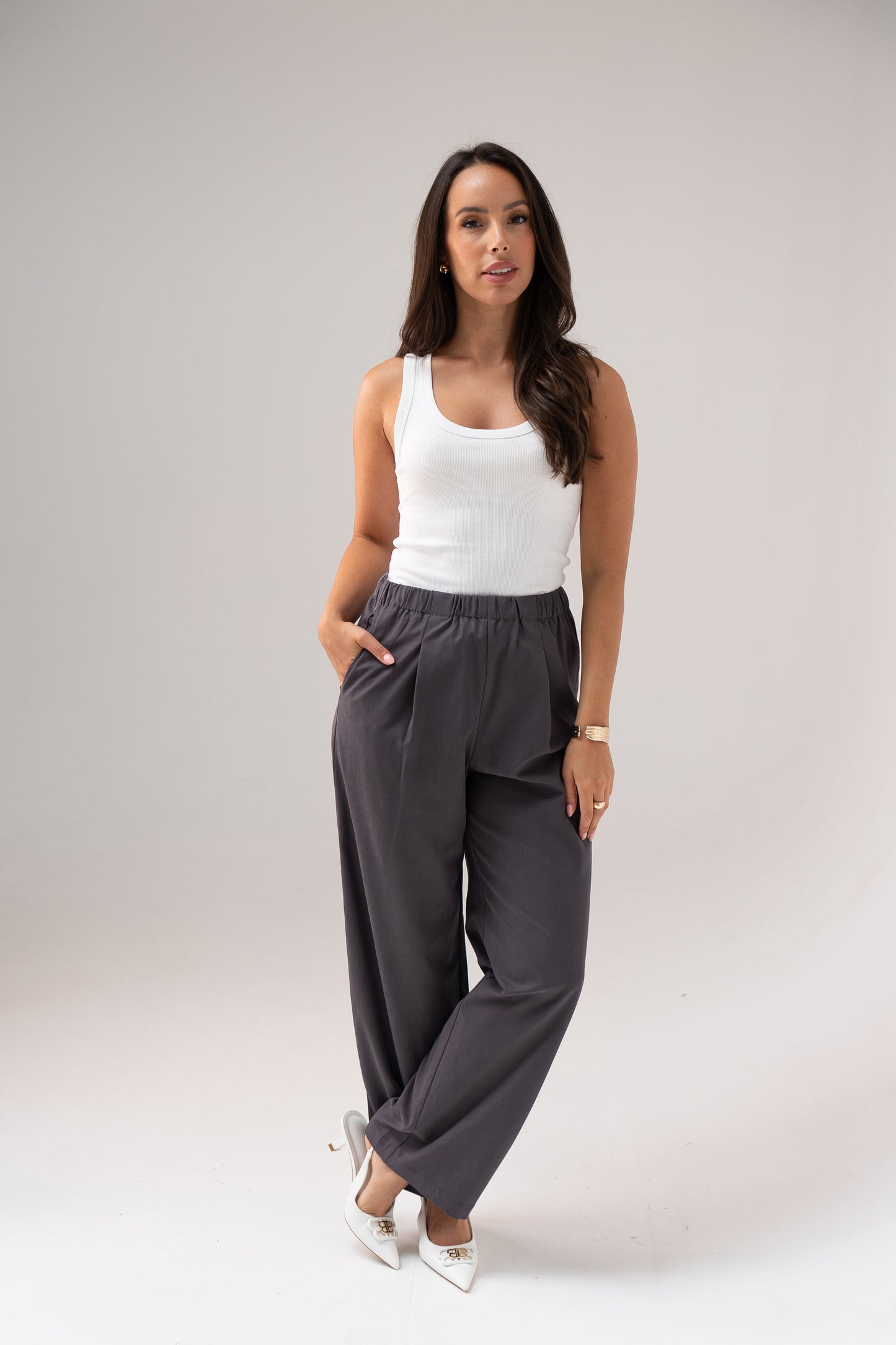 Jasmine Straight Leg Trousers In Grey