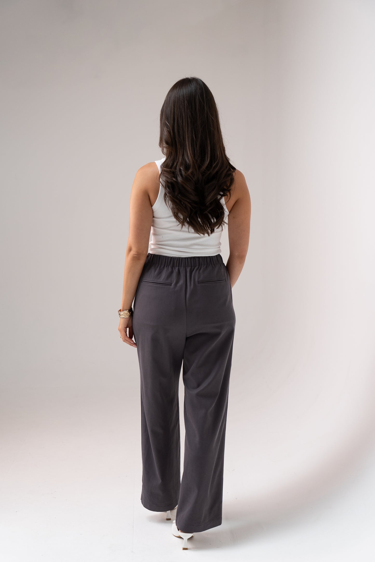 Jasmine Straight Leg Trousers In Grey