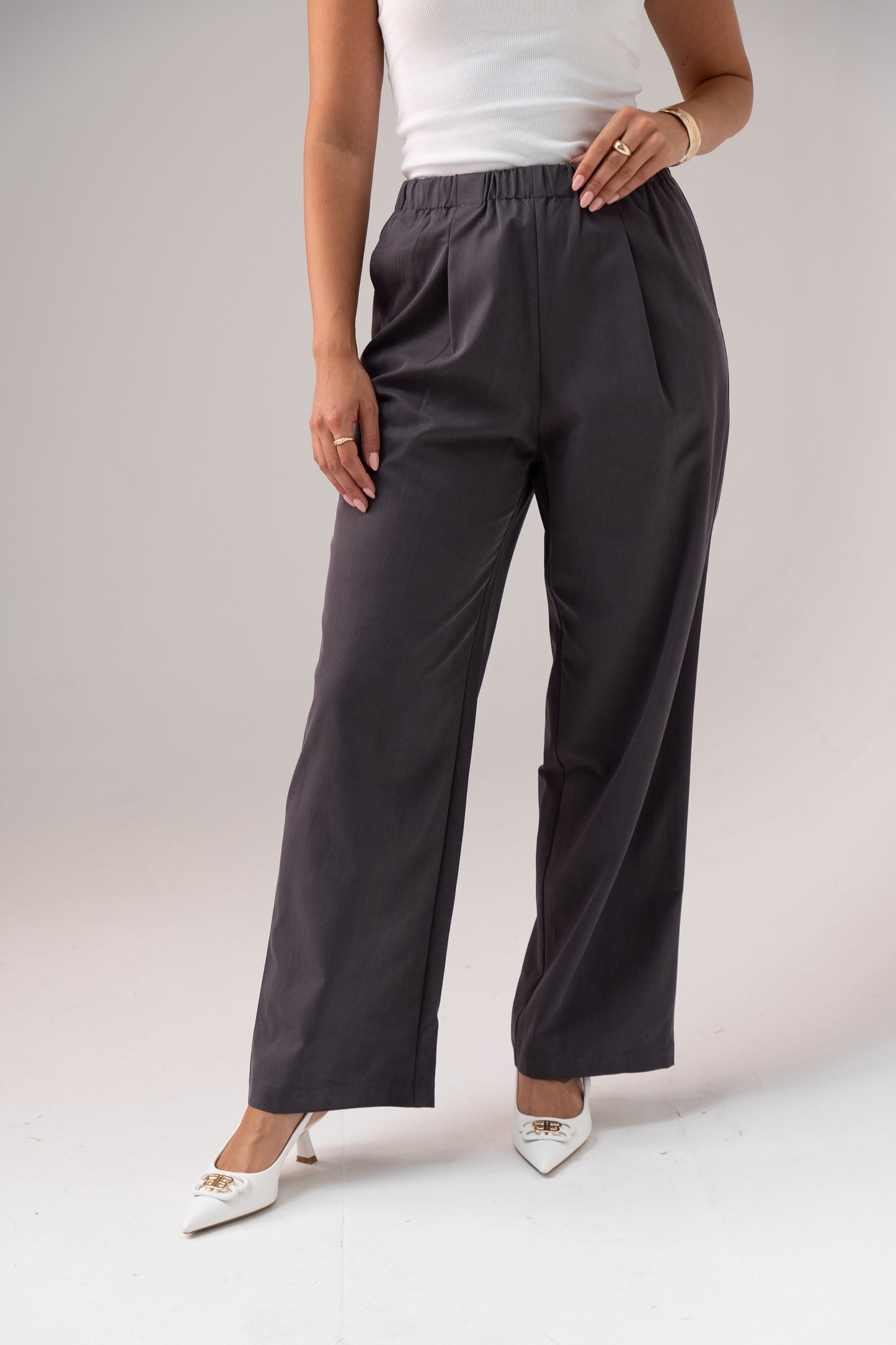 Jasmine Straight Leg Trousers In Grey