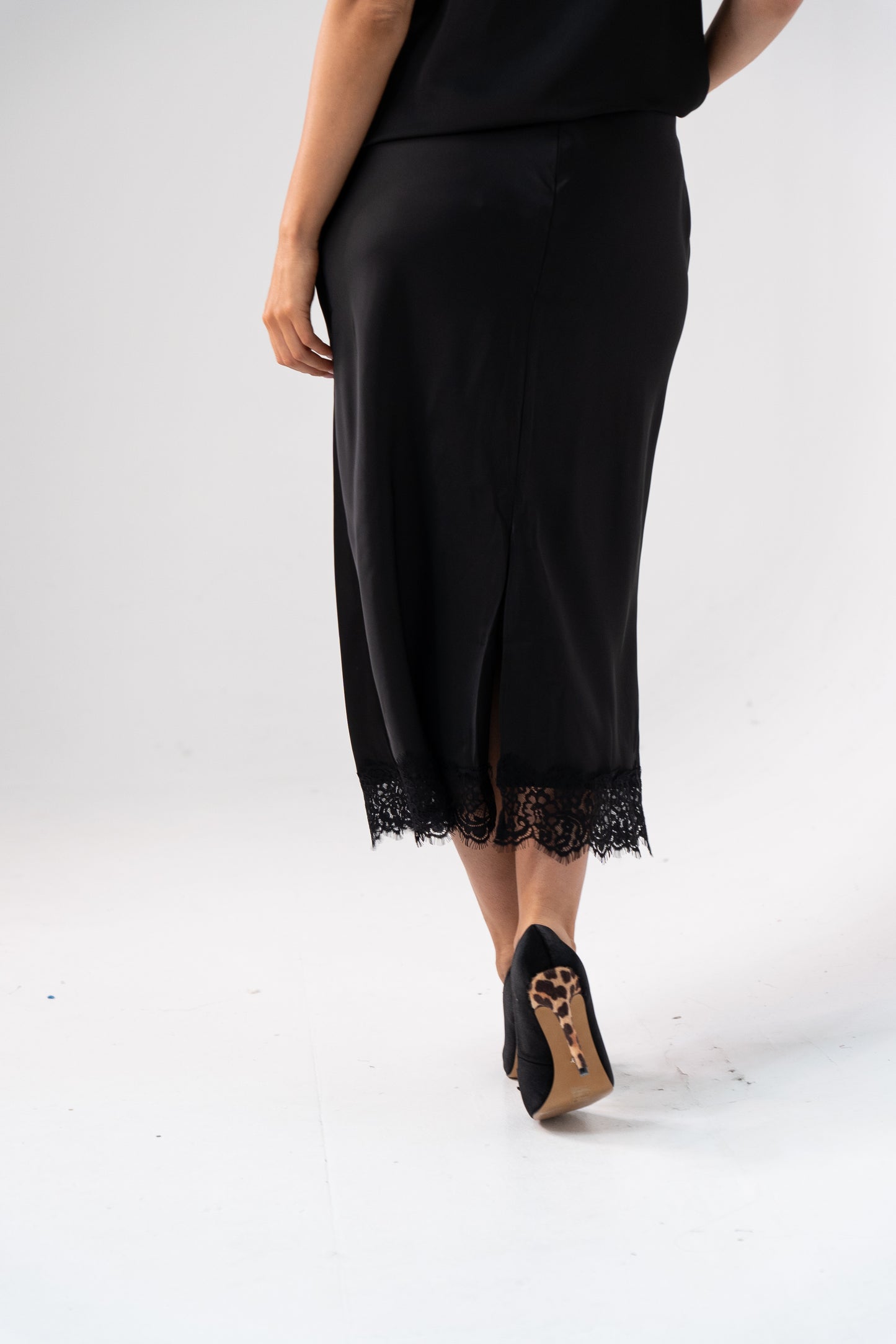 Kate Lace Trim Slip Skirt In Black